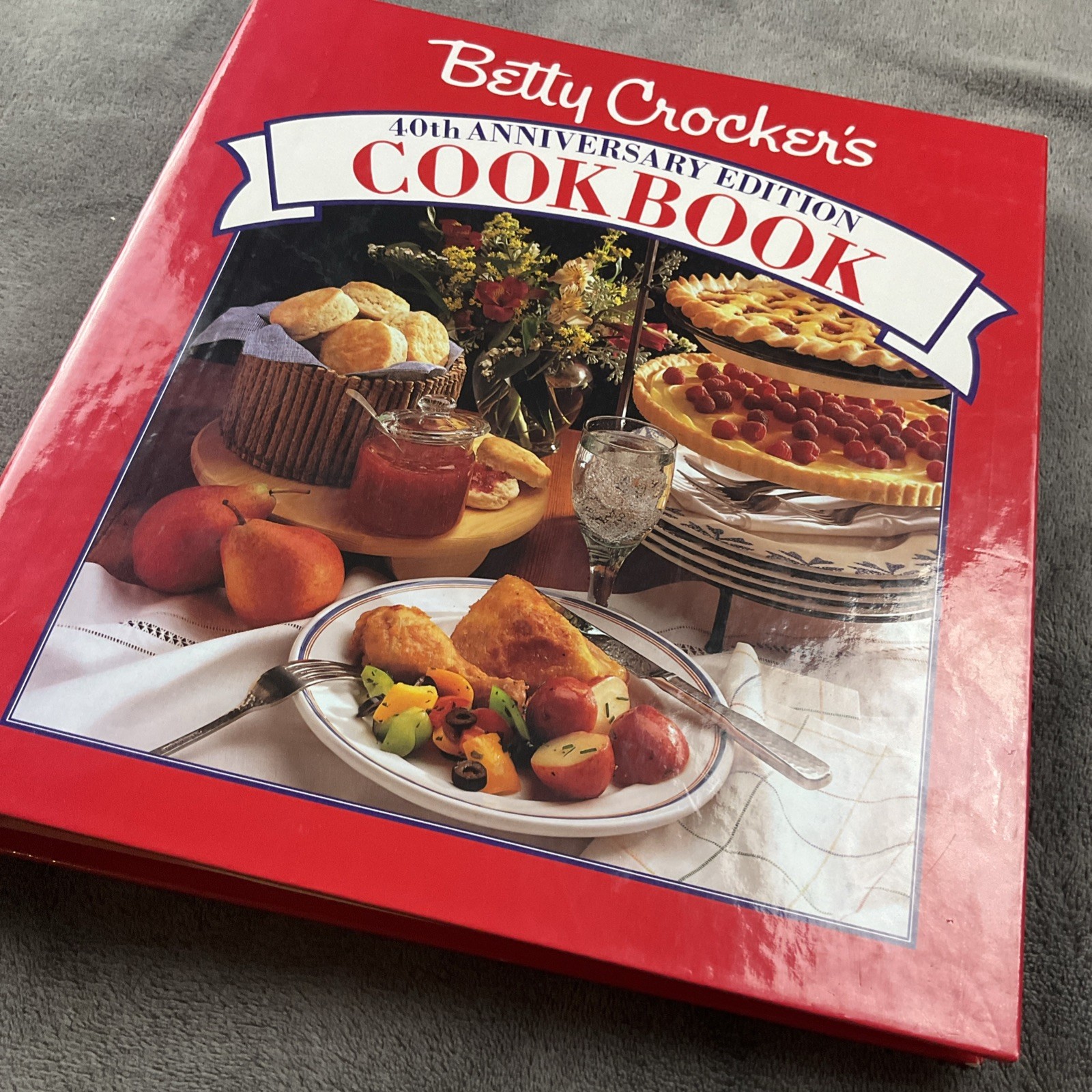Betty Crocker 40th Anniversary 5 Ring Binder Hardcover Cookbook 432 Pages 1991