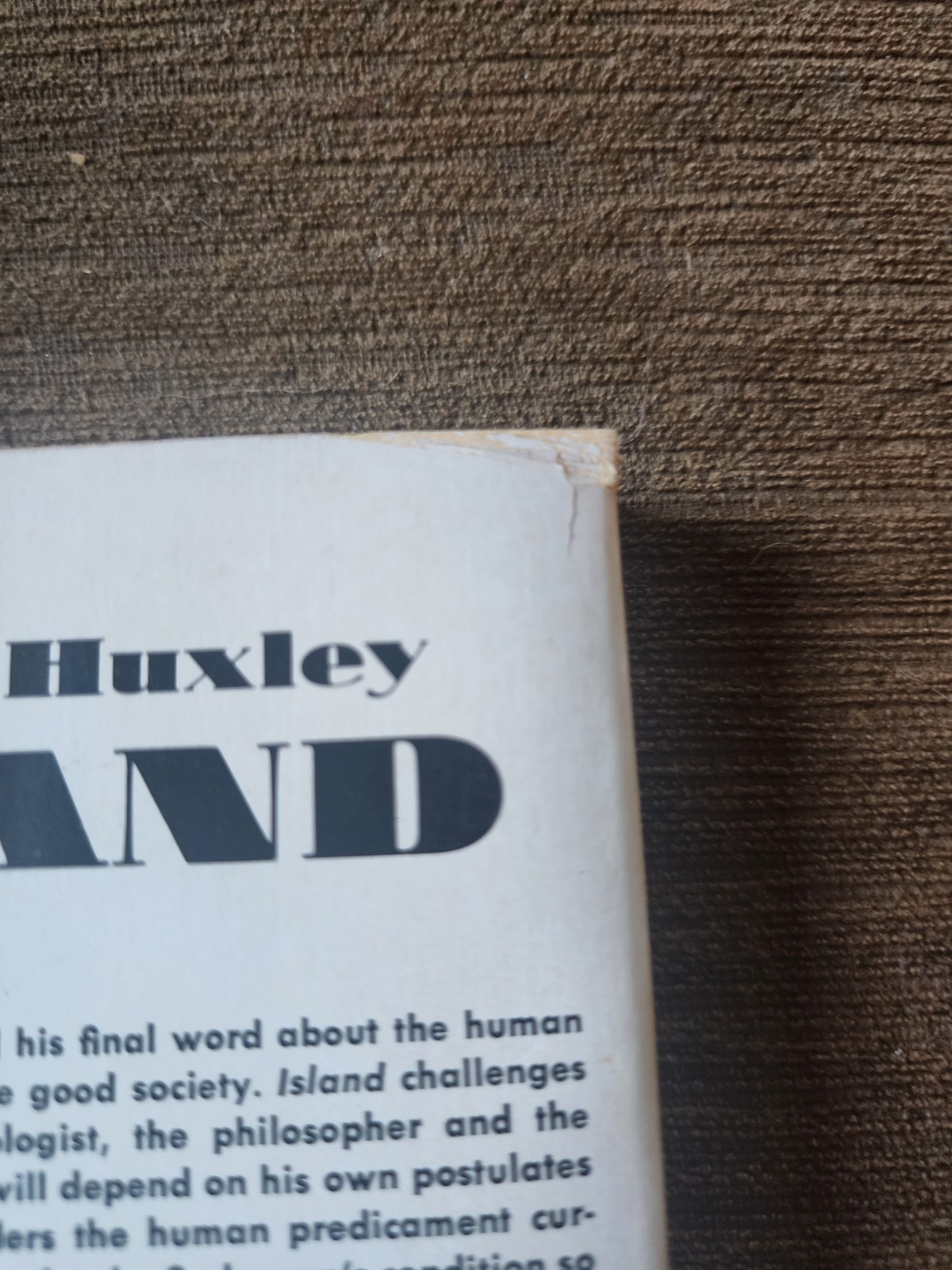 Sci-Fi books HUXLEY, Bradbury, Clarke, Brunner, asimov, ISLAND, zanzibar, founda