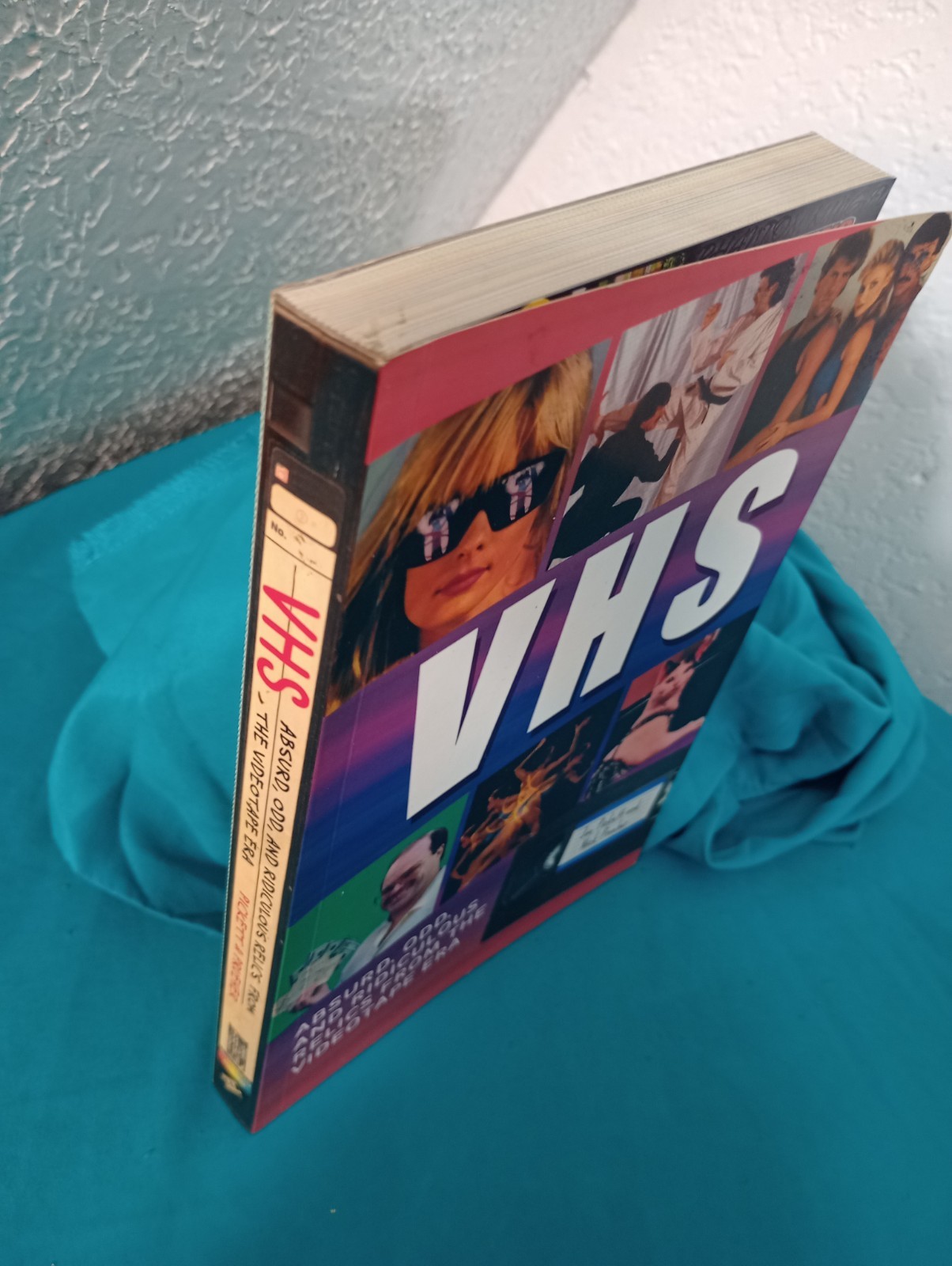 Vhs : Absurd, Odd, and Ridiculous Relics from the Videotape Era by Nick Prueher