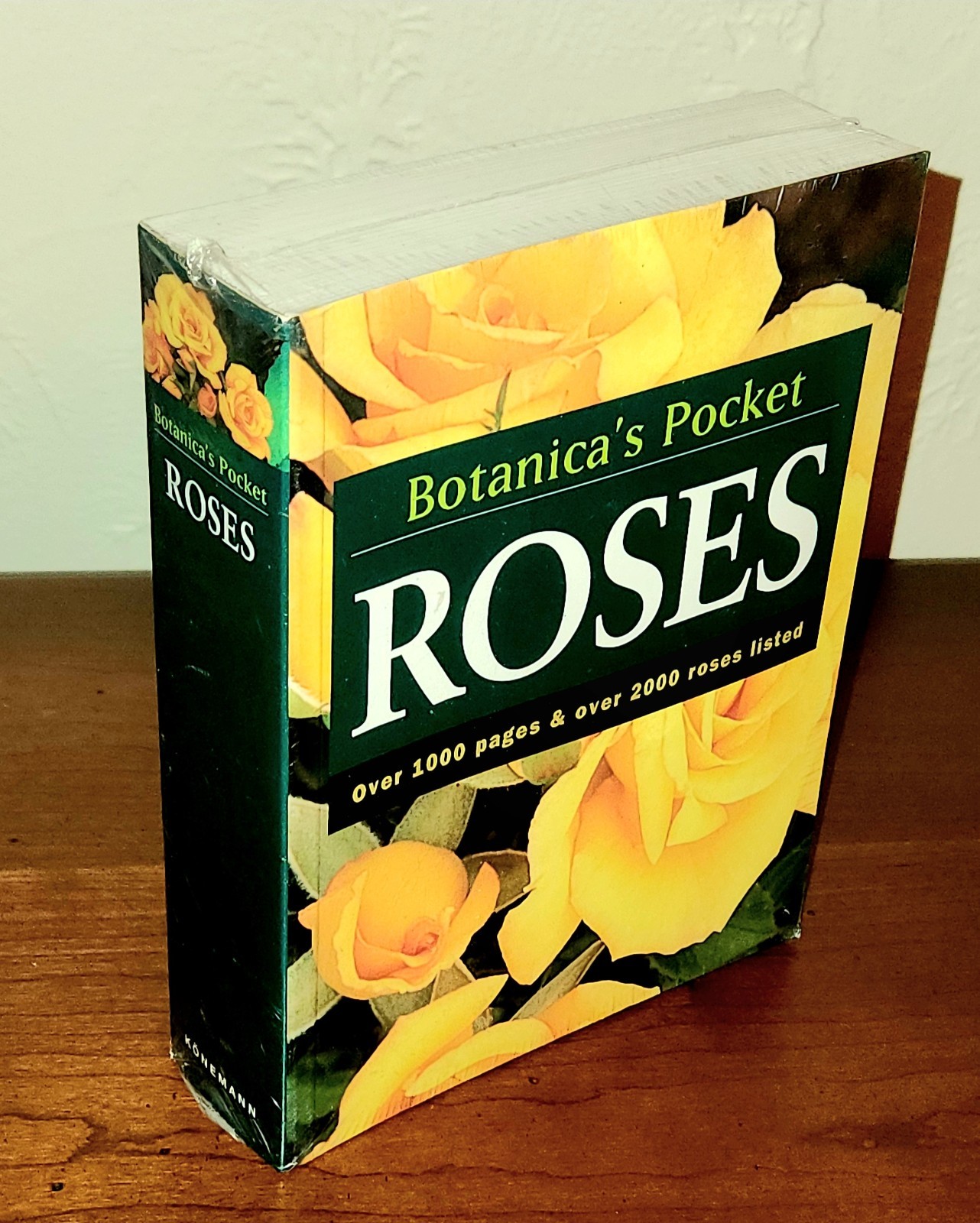 New! Sealed! BOTANICAS POCKET ROSES (Botanicas Pockets) Paperback By Susan Page