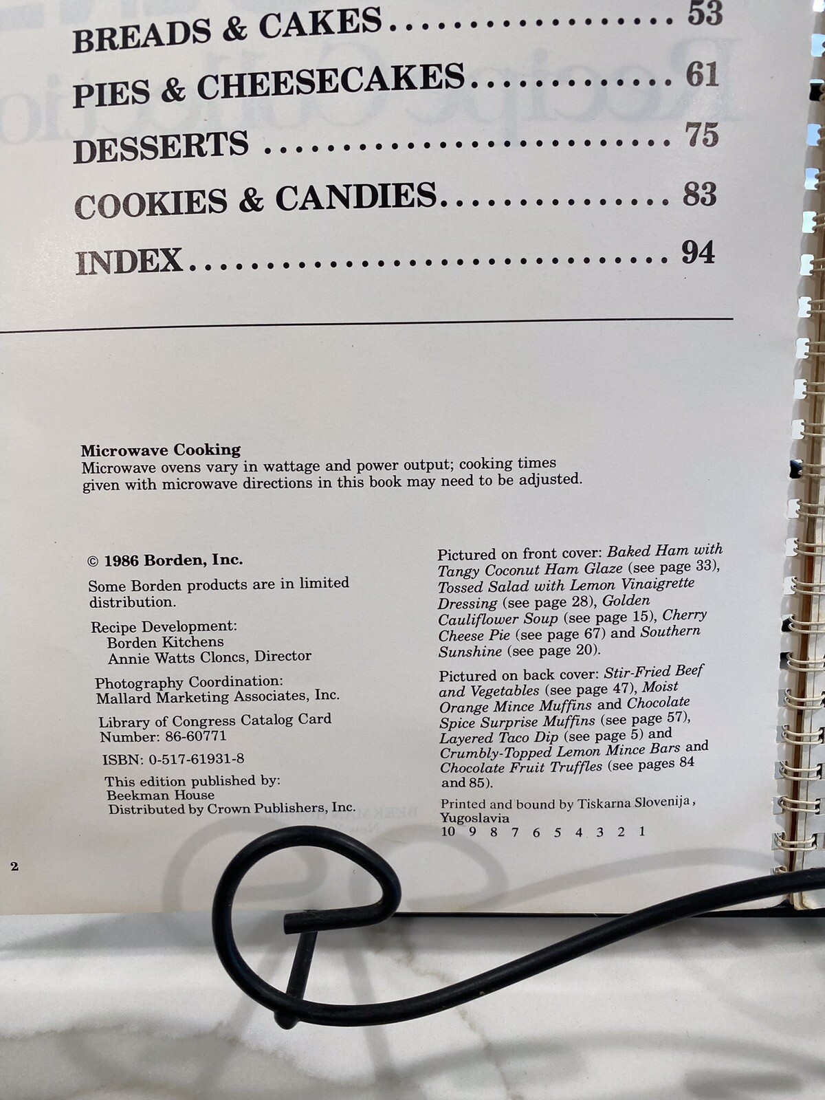 Borden Recipe Collection 1982 cookbook 96 pages