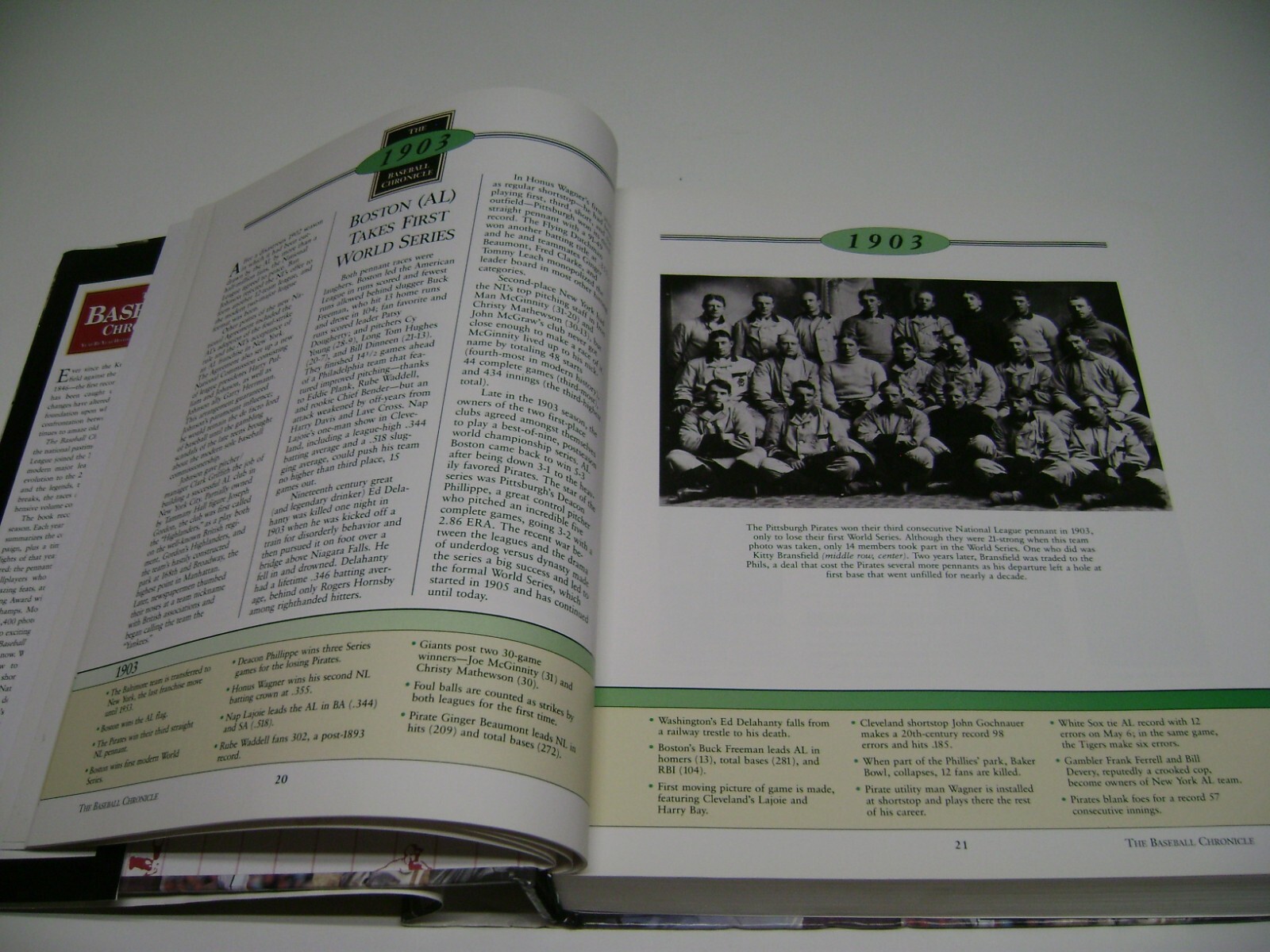 2001 Huge Hardcover Book The BASEBALL CHRONICLE Year By Year History, 656 pages