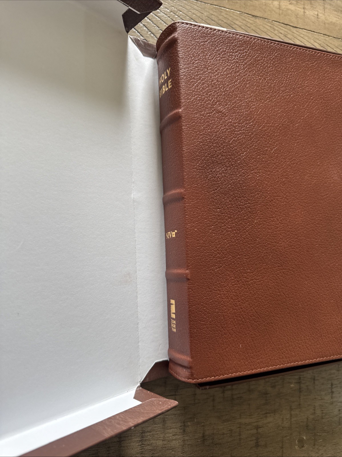 NIV Giant Print Thinline Bible Brown HC Genuine Buffalo Leather 124.99 Retail