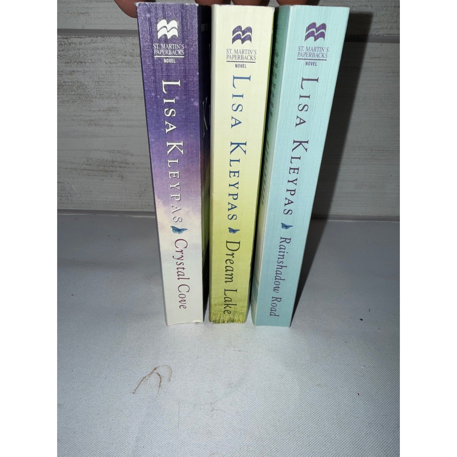 Lisa Kleypas Friday Harbor 3 Book Lot Rainshadow Road Dream Lake Crystal Cove PB