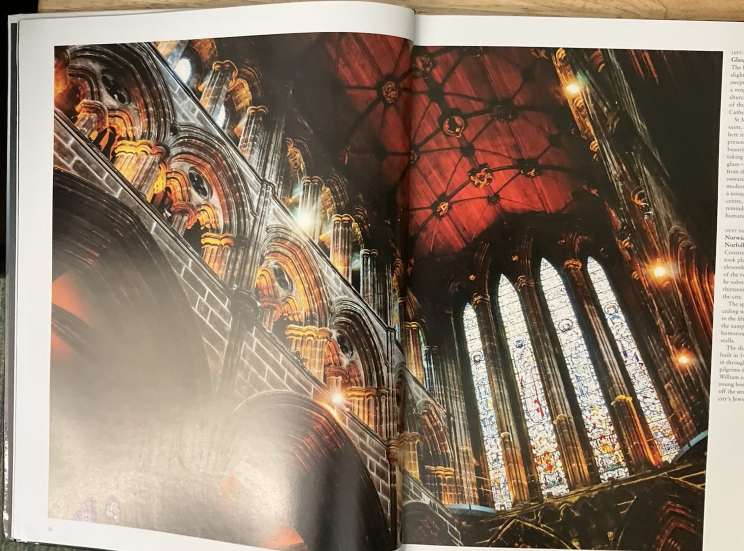 Amazing Churches of the World: More Than 100 Cathedrals, Chapels & Basilicas HC