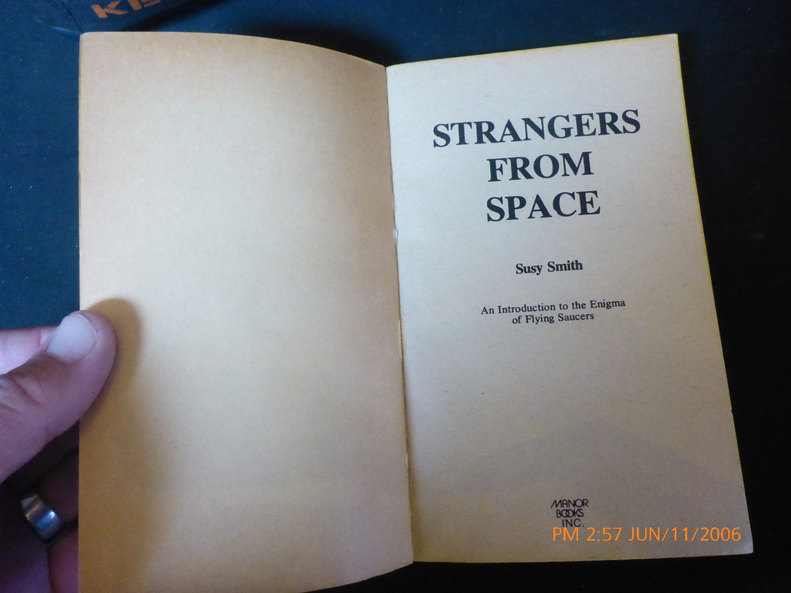Strangers From Space By Susy Smith 1977 Manor Books