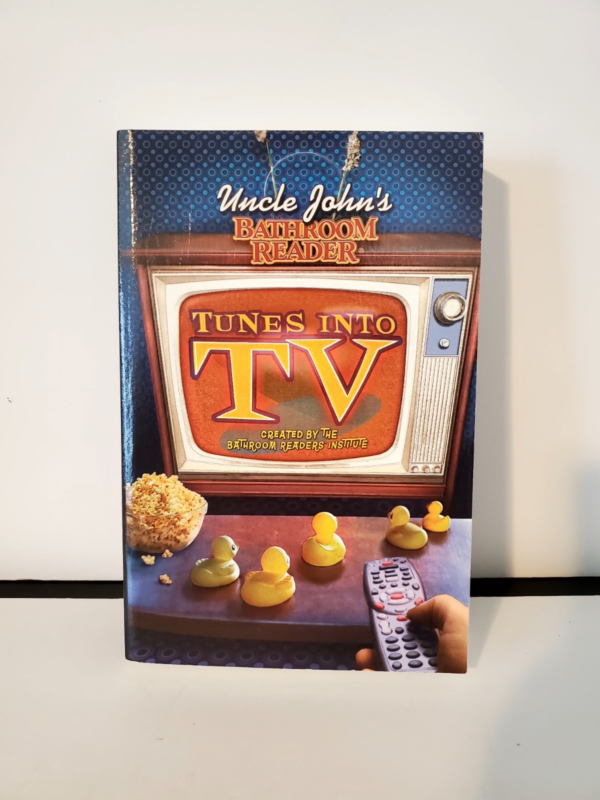 Uncle John’s Bathroom Reader „Tunes Into TV“ Book, (2011), (504 Pages)
