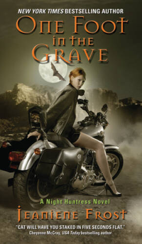 One Foot in the Grave (Night Huntress, Book 2) – Mass Market Paperback – GOOD
