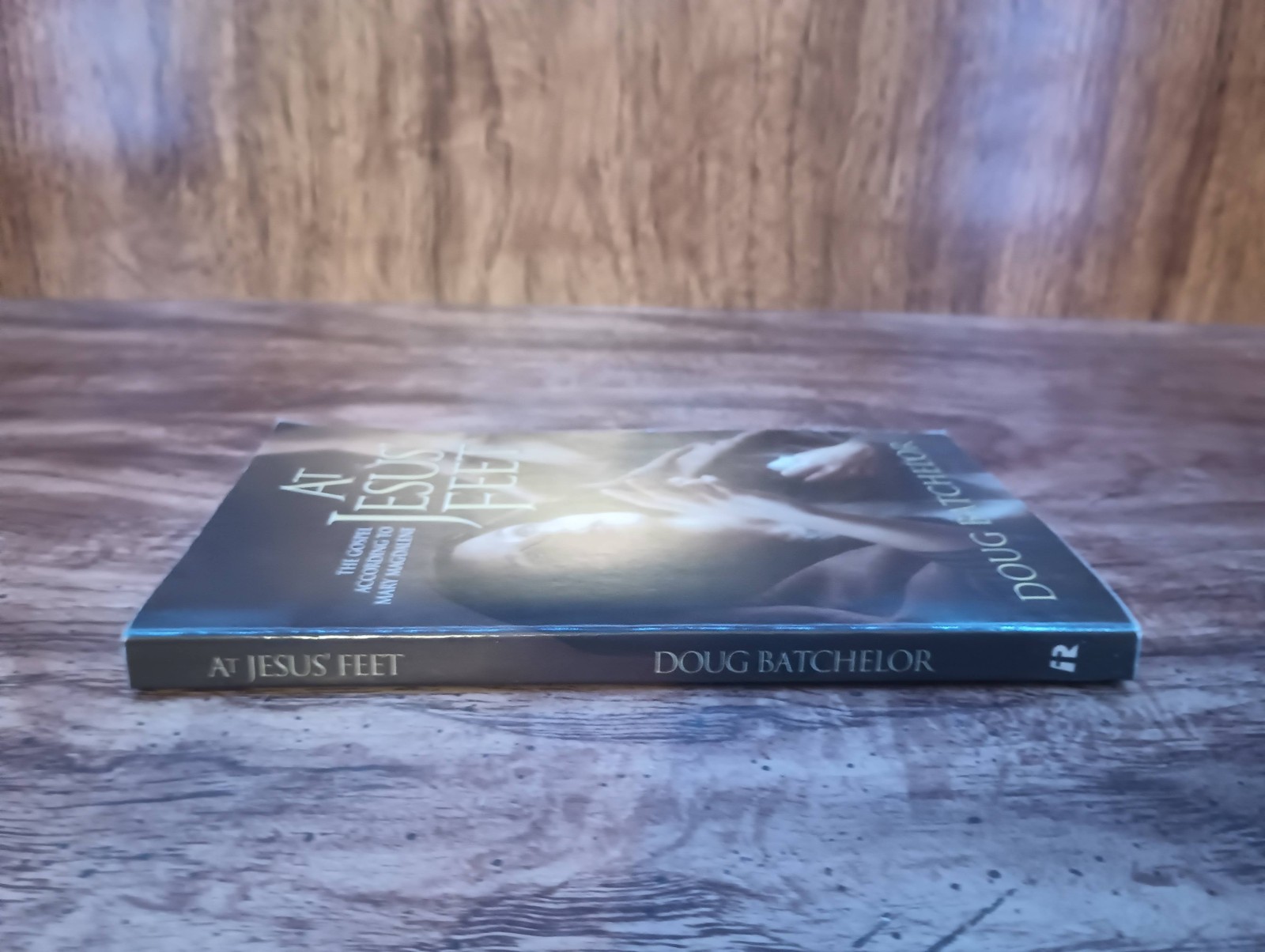 At Jesus‘ Feet: The Gospel According to Mary Magdalene by Doug Batchelor 2001