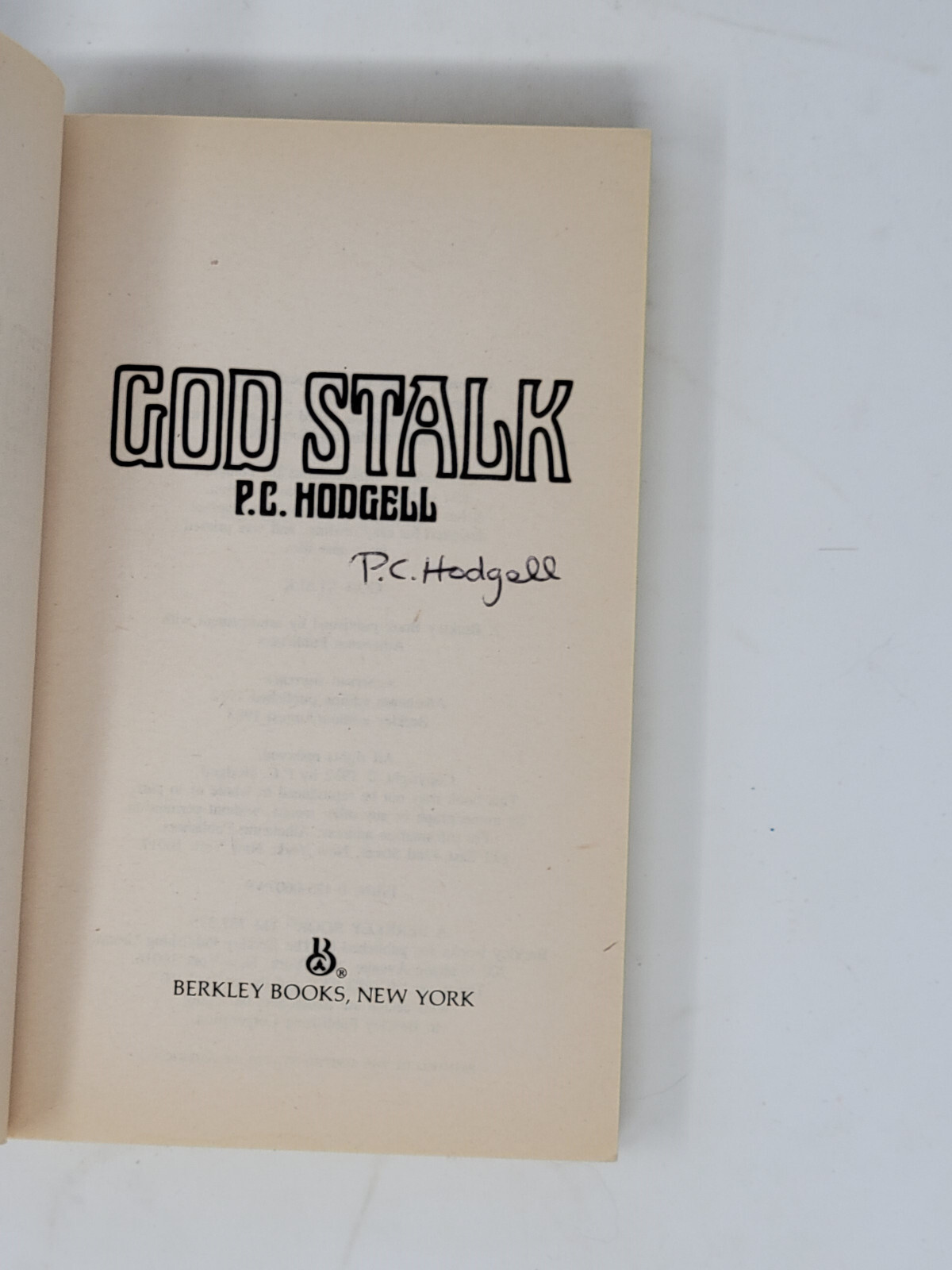 P. C. HODGELL SIGNED PAPERBACK 1ST – God Stalk Kencyrath, Book #1