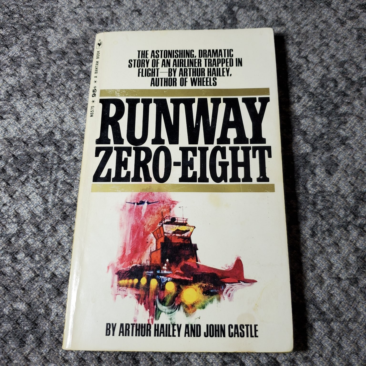 Runway Zero-Eight Arthur Hailey 1969 Bantam Edition Suspense Thriller Novel