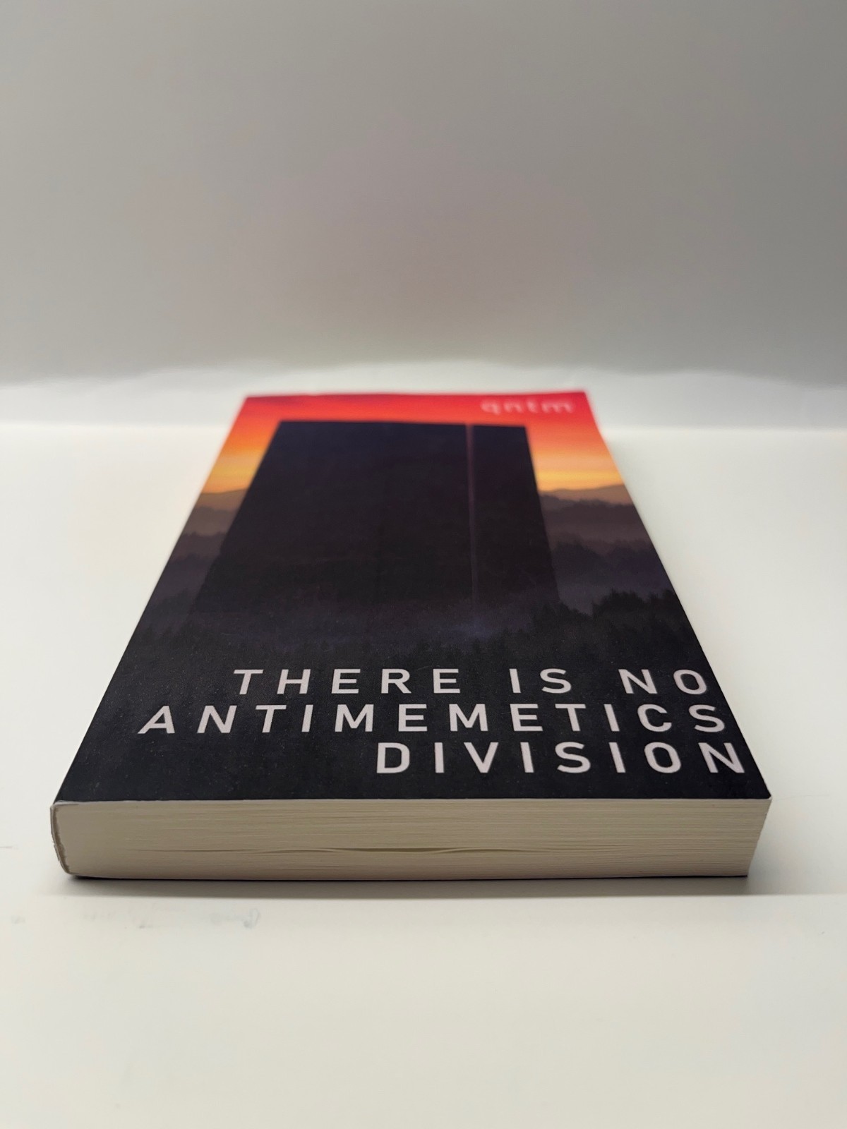THERE IS NO ANTIMEMETICS DIVISION QNTM 1ST EDITION 1ST PRINT PAPERBACK BOOK OOP