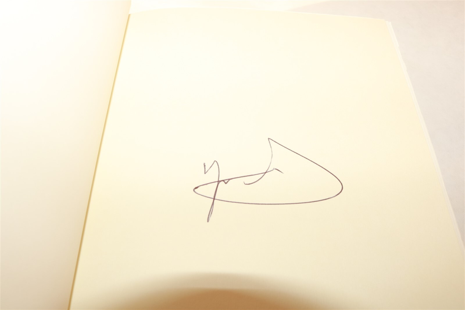 YAA GYASI – Transcendent Kingdom – SIGNED AUTOGRAPHED – HB/DJ