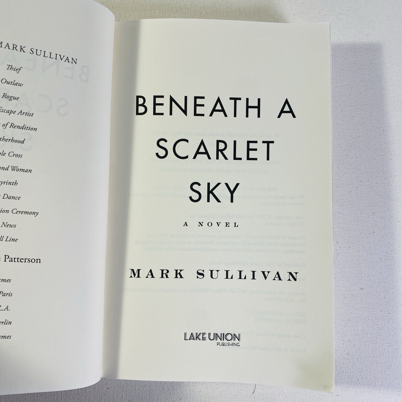 Beneath a Scarlet Sky : A Novel by Mark Sullivan 2017, Trade Paperback