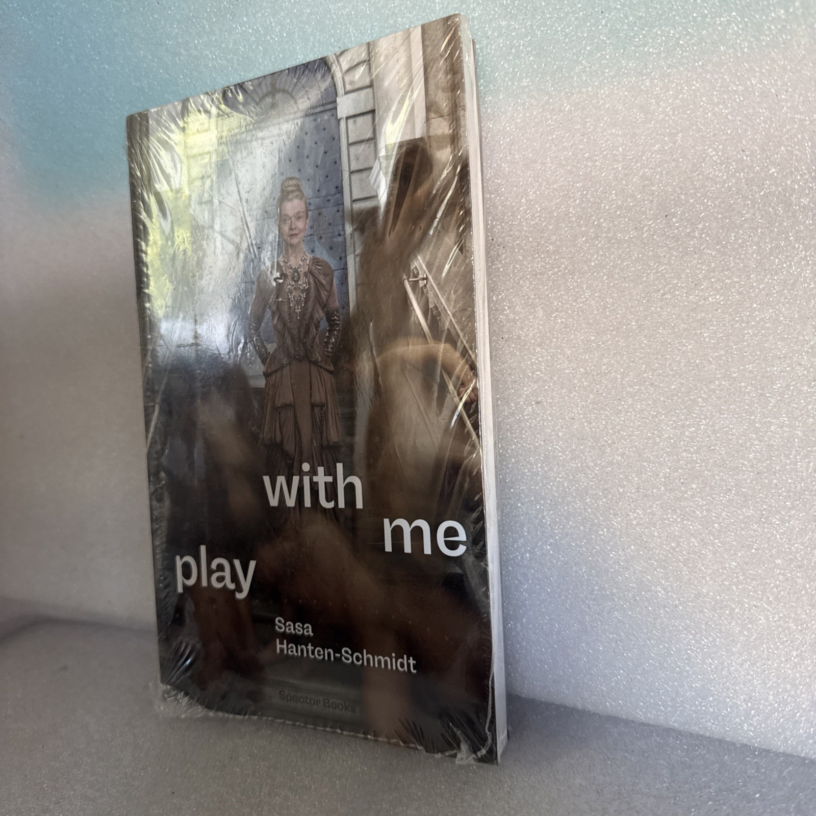 Play With Me. Sasa Hanten-Schmidt. Spector Books.