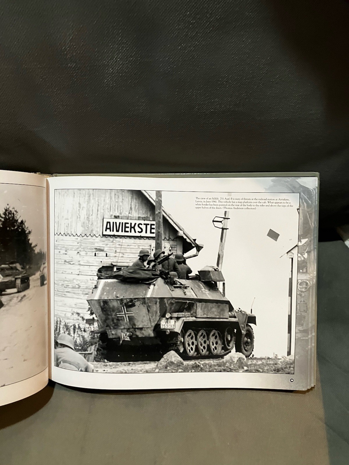 SCHUTZENPANZERWAGEN SD.KFZ 251 German Army Armored Half Tracks HC BOOK 168 Pages
