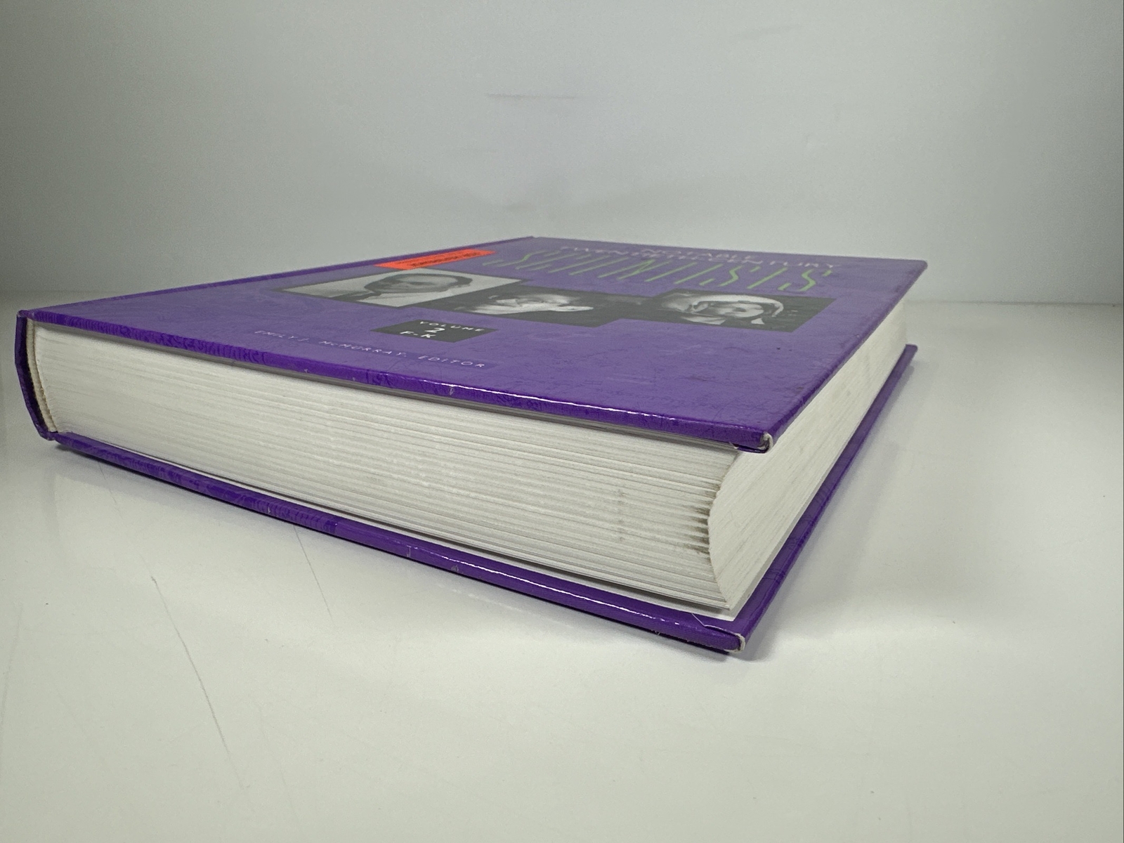 Notable Twentieth-Century Scientists McMurray, Emily J. 5 volumes.