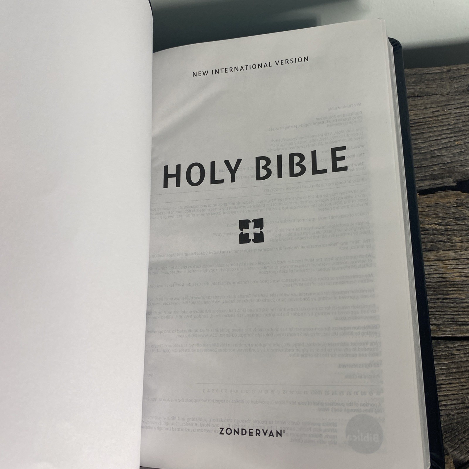 NIV Thinline Bible Red Letter Edition [Leather, Black] by Zondervan (2017,…
