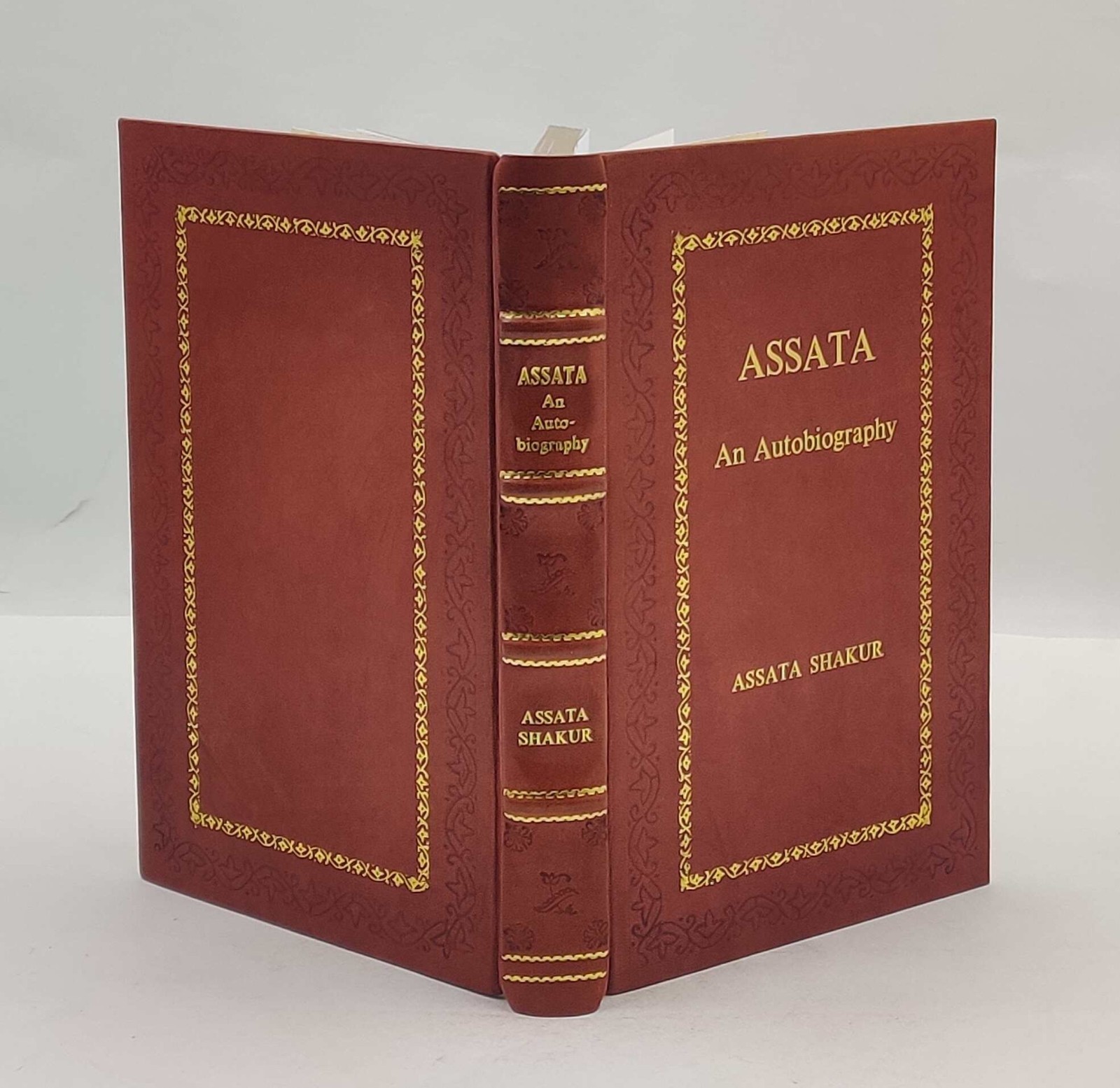 Assata: An Autobiography by Shakur, Assata [Royal Edition]