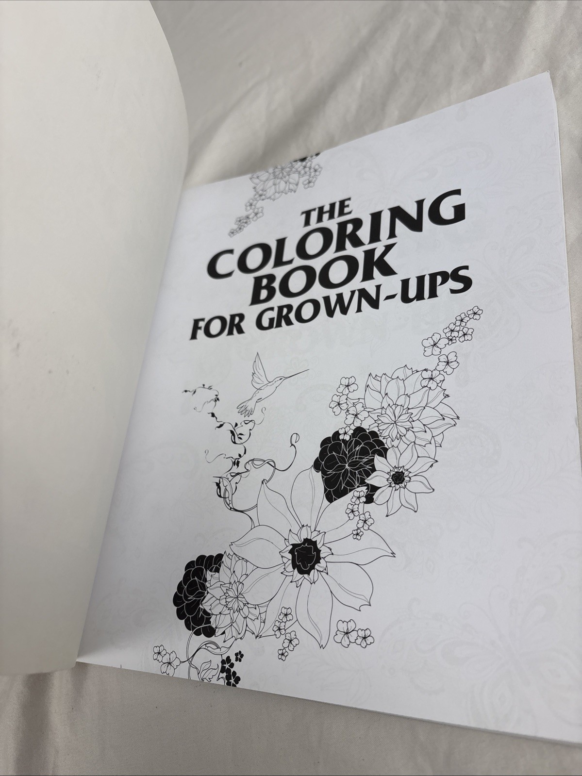 352 PAGES OF ACTIVITY THE COLORING BOOK – THE COLOURING BOOK FOR GROWN UPS