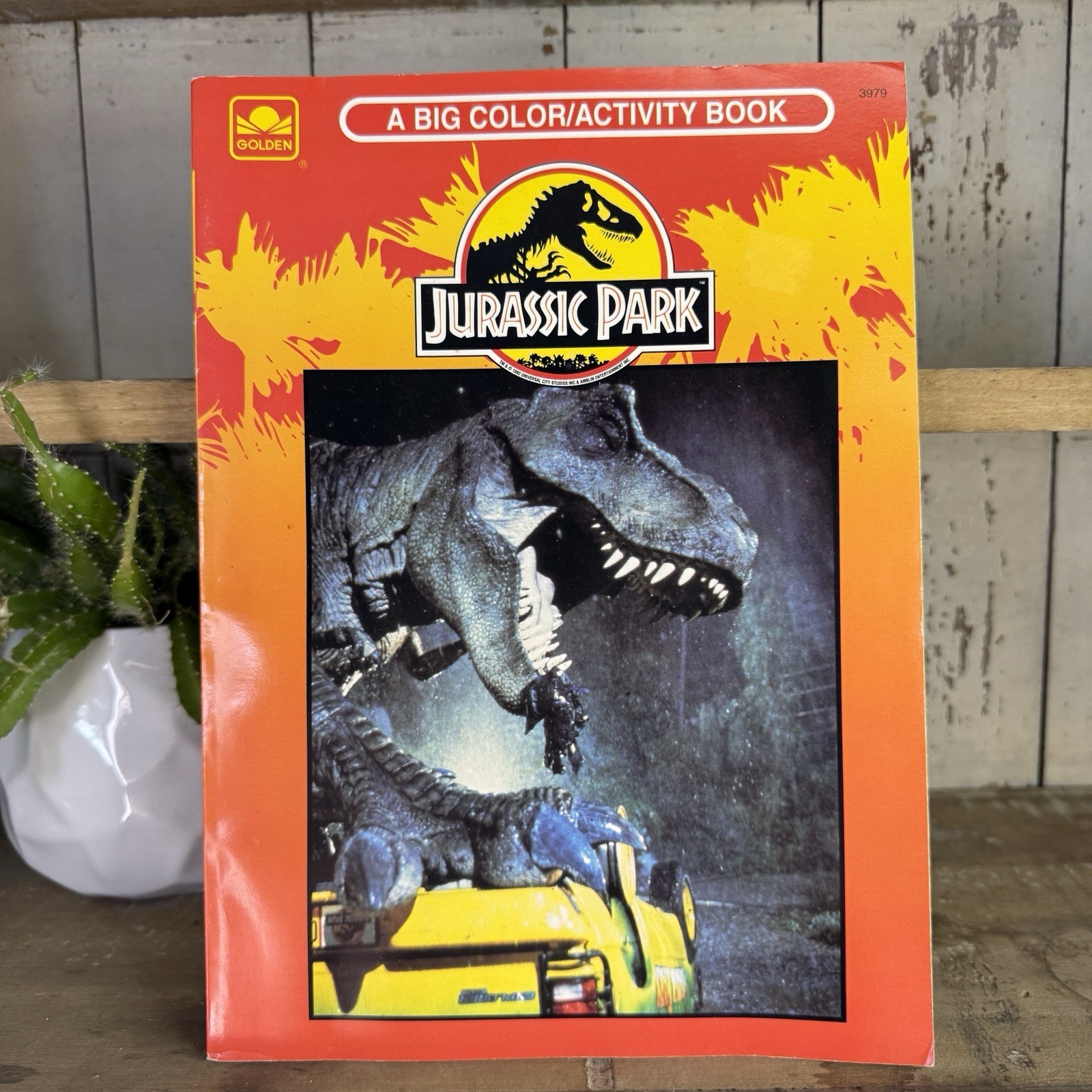Vintage Jurassic Park A big color/activity book – Golden Books