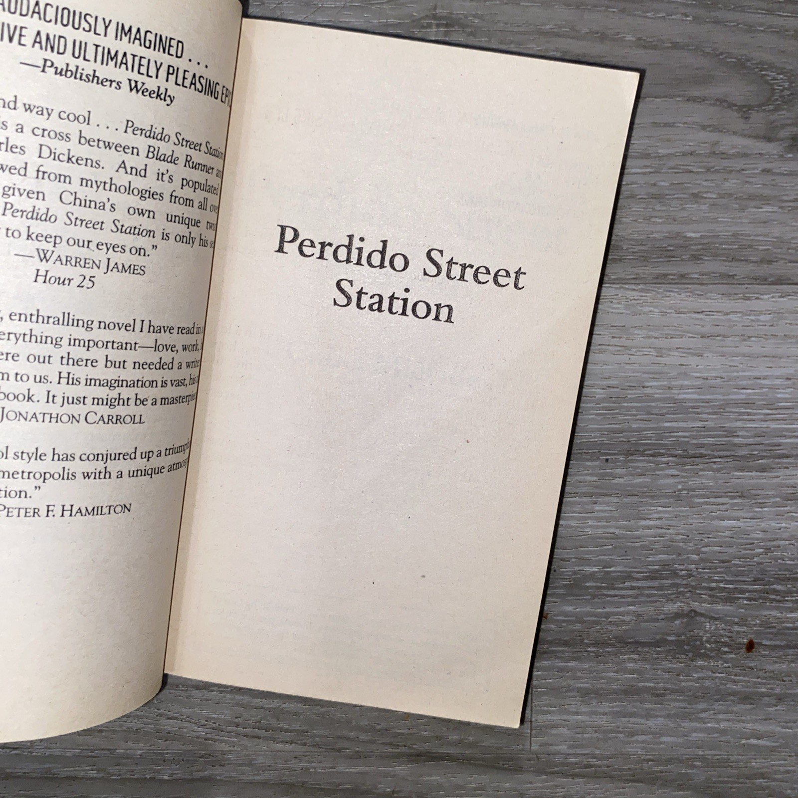Perdido Street Station by China Miéville (2003, Mass Market)
