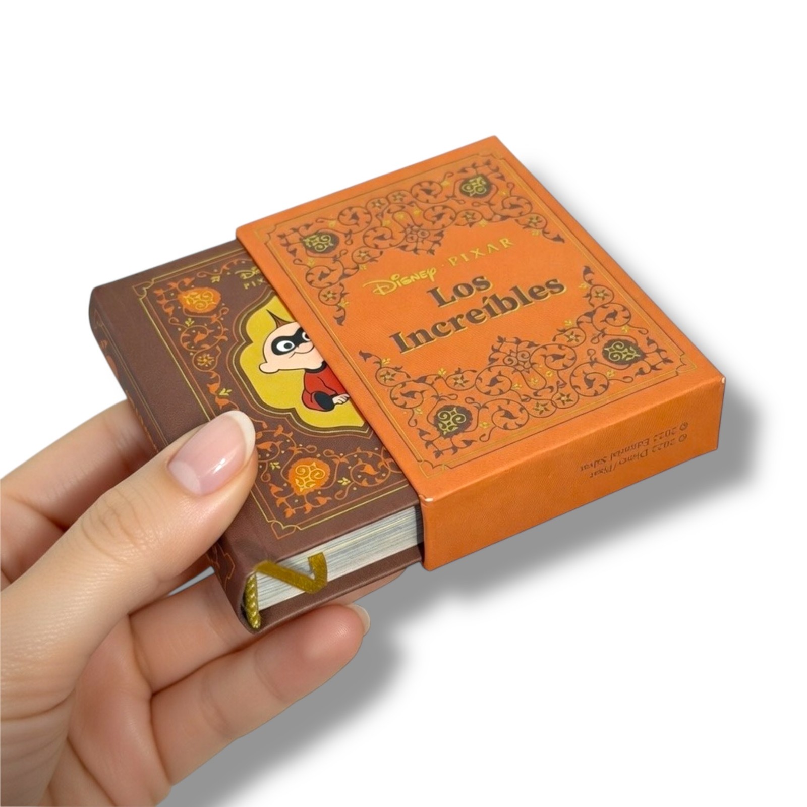 Los increíbles Mini Book with slipcase, hardcover 190 pages color illustrated