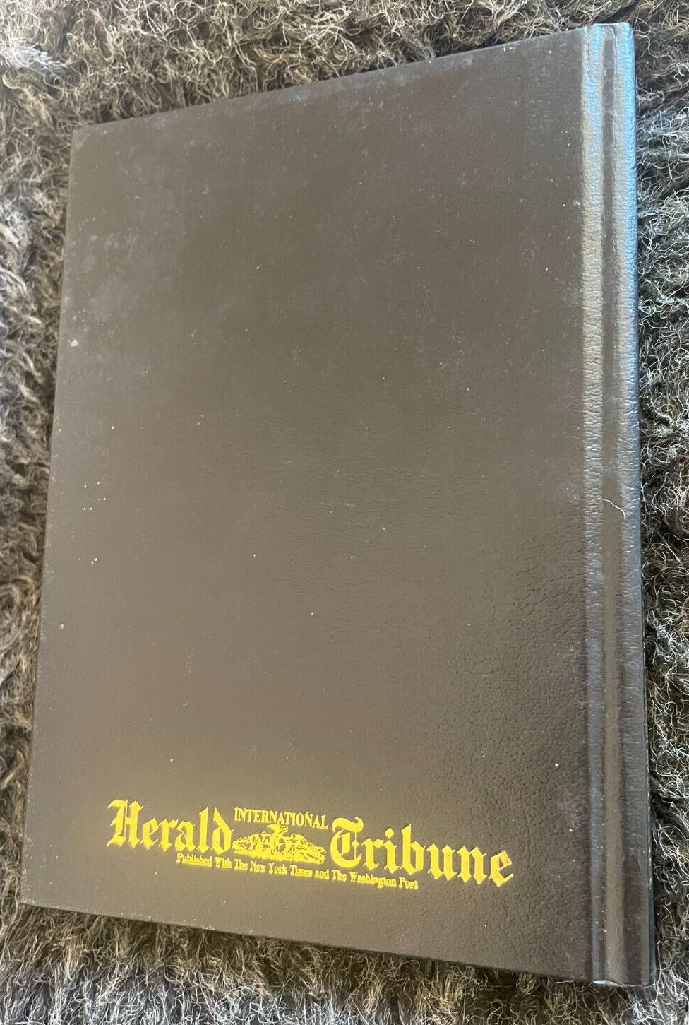 CONCISE EARTH ATLAS. HERALD INTERNATIONAL TRIBUNE. 1992. HARDCOVER. 19 BY 14 CM