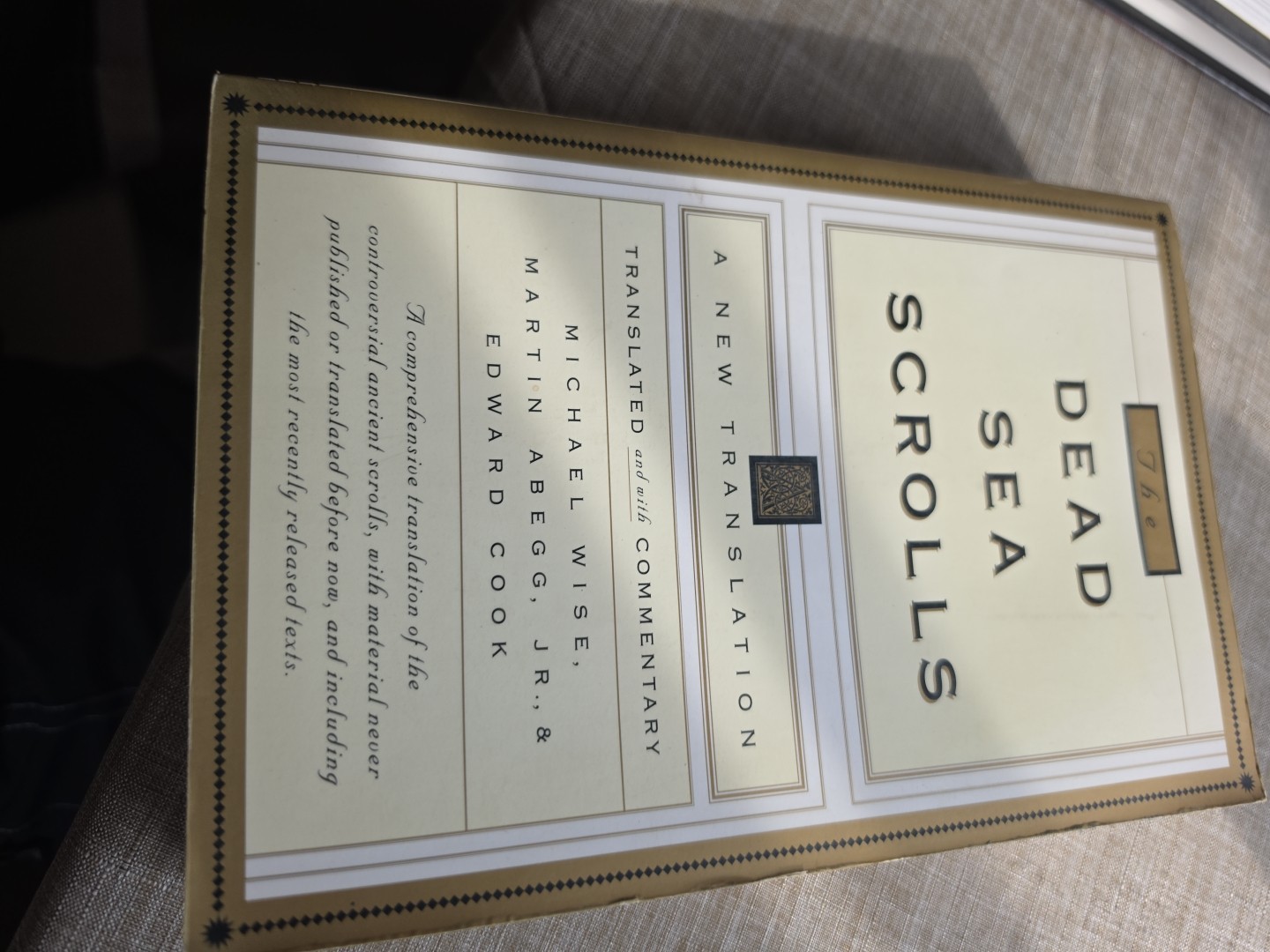 The Dead Sea Scrolls: A New Translation Paperback Michael Wise Martin Abegg Jr.