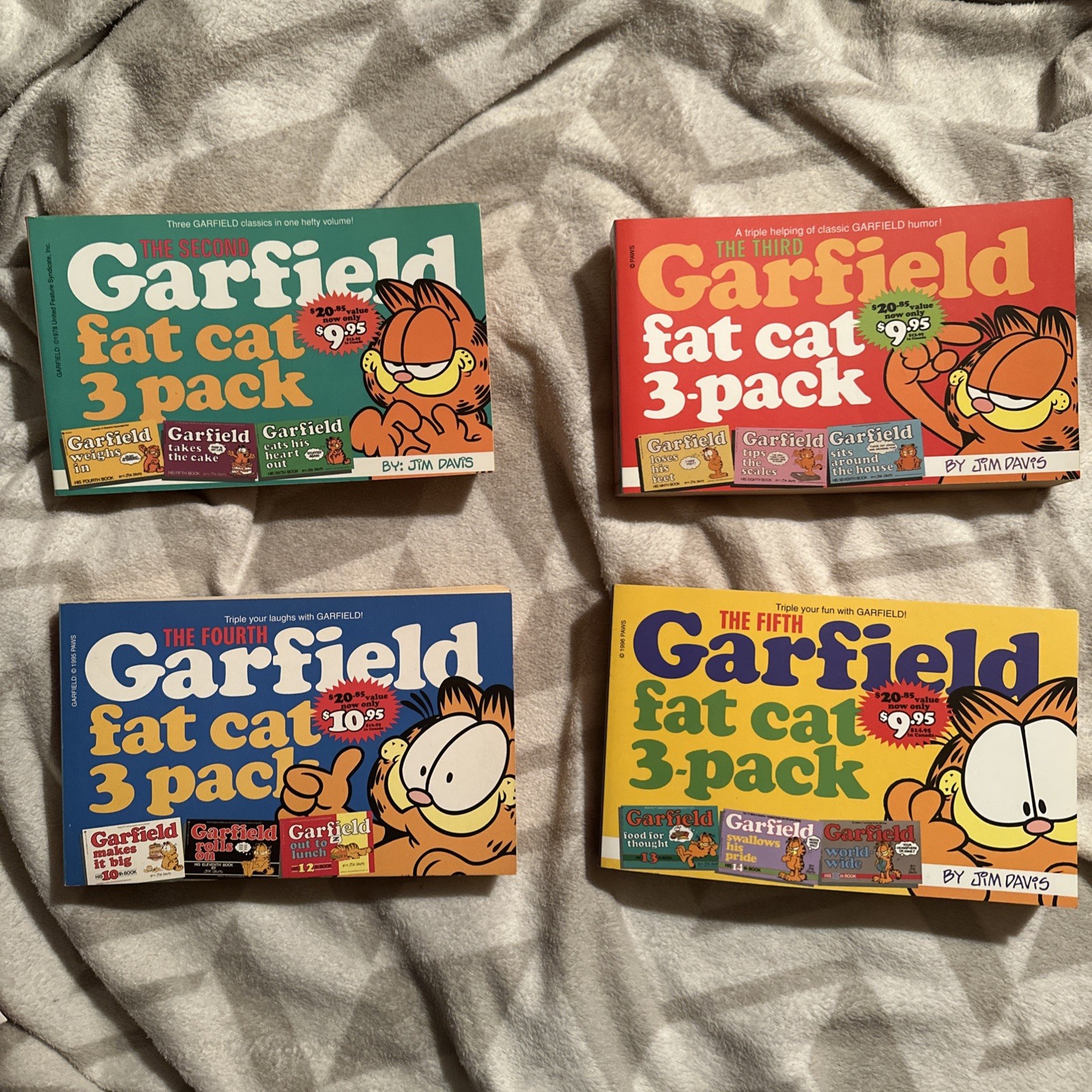 Lot of 10 GARFIELD Comics Books by Jim Davis