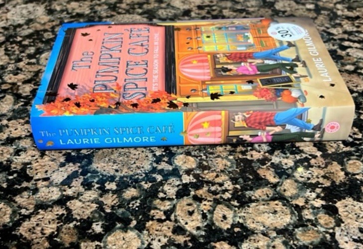 Pumpkin Spice Café (Deluxe Edition) by Laurie Gilmore (2025, Hardcover)
