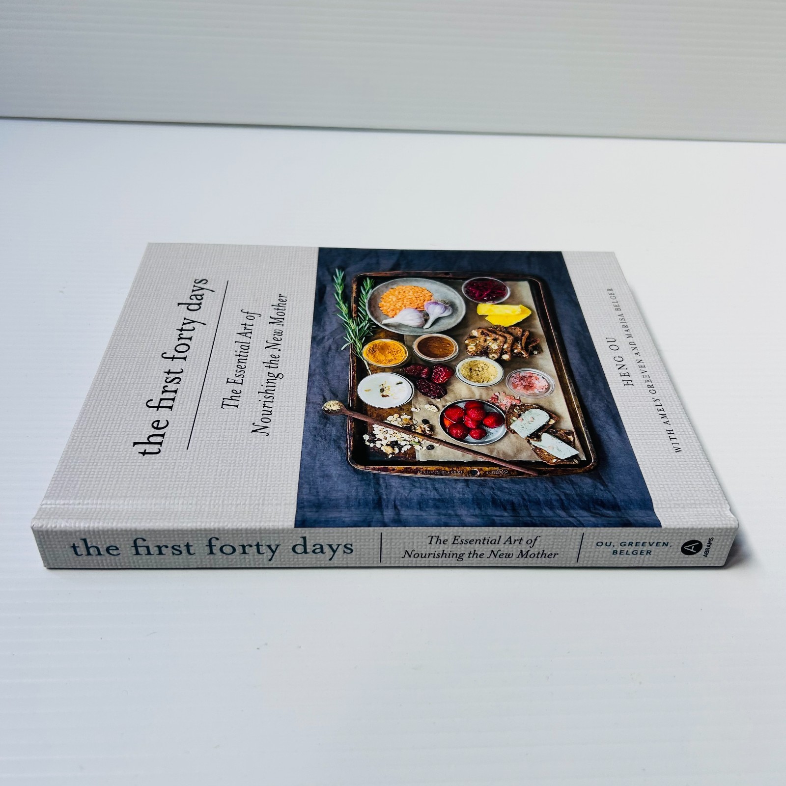 The First Forty Days: The Essential Art of Nourishing the New Mother by Heng Ou