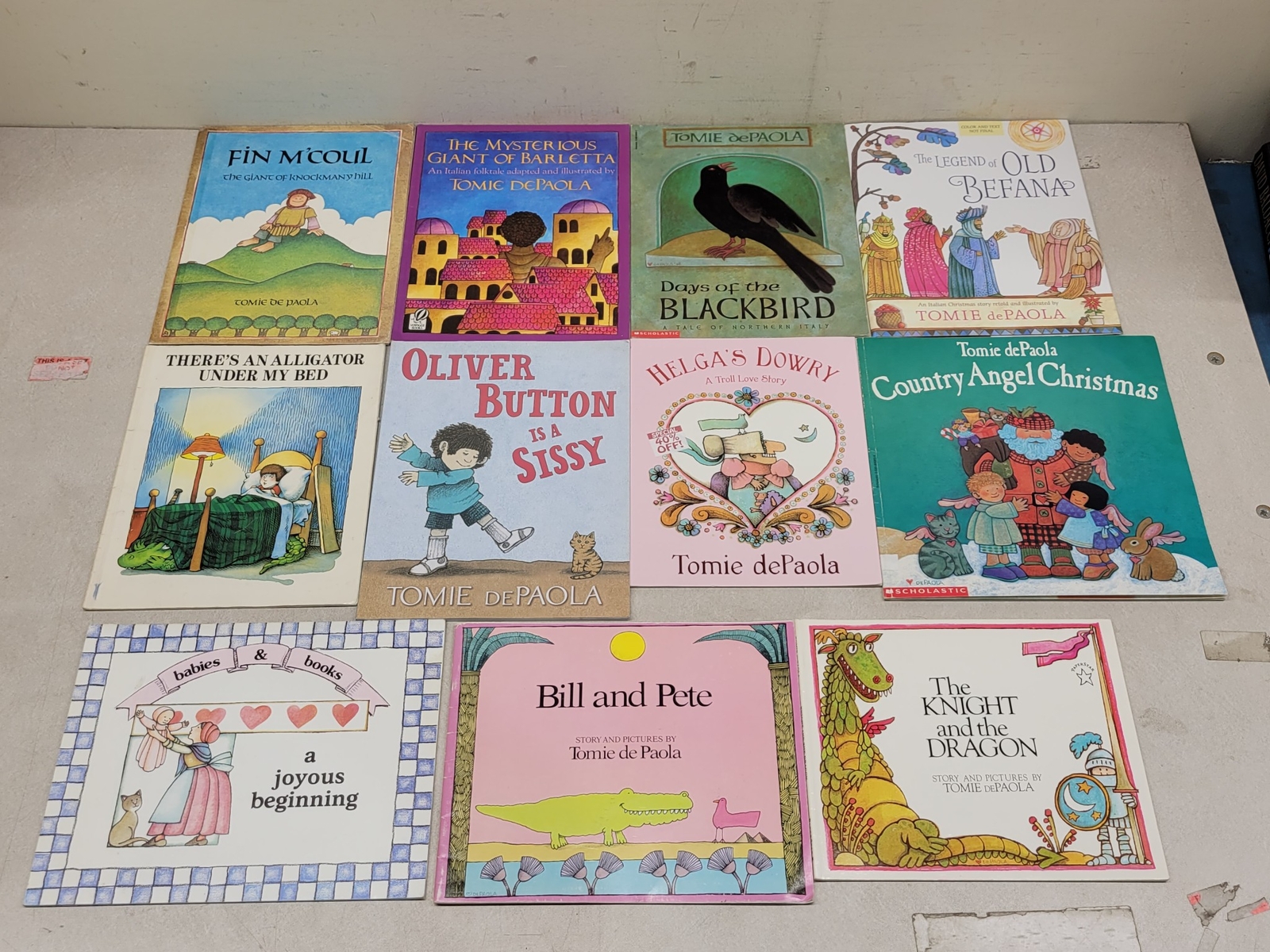 Lot of 10 Tomie dePaola Children’s Picture Paperback Books „Random/Unsorted“
