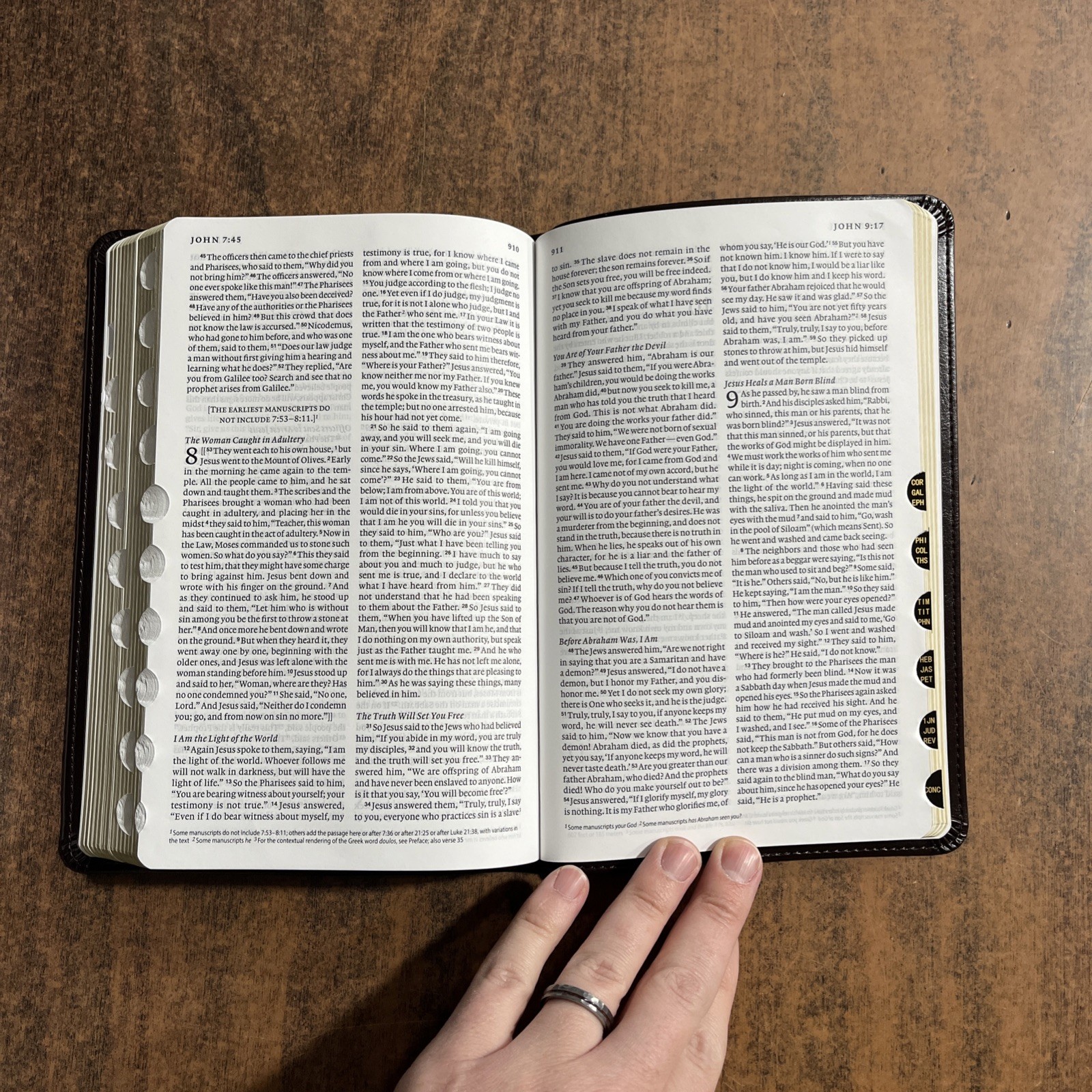ESV Thinline Bible Thumb Indexed – 2025 Text – Espresso TruTone