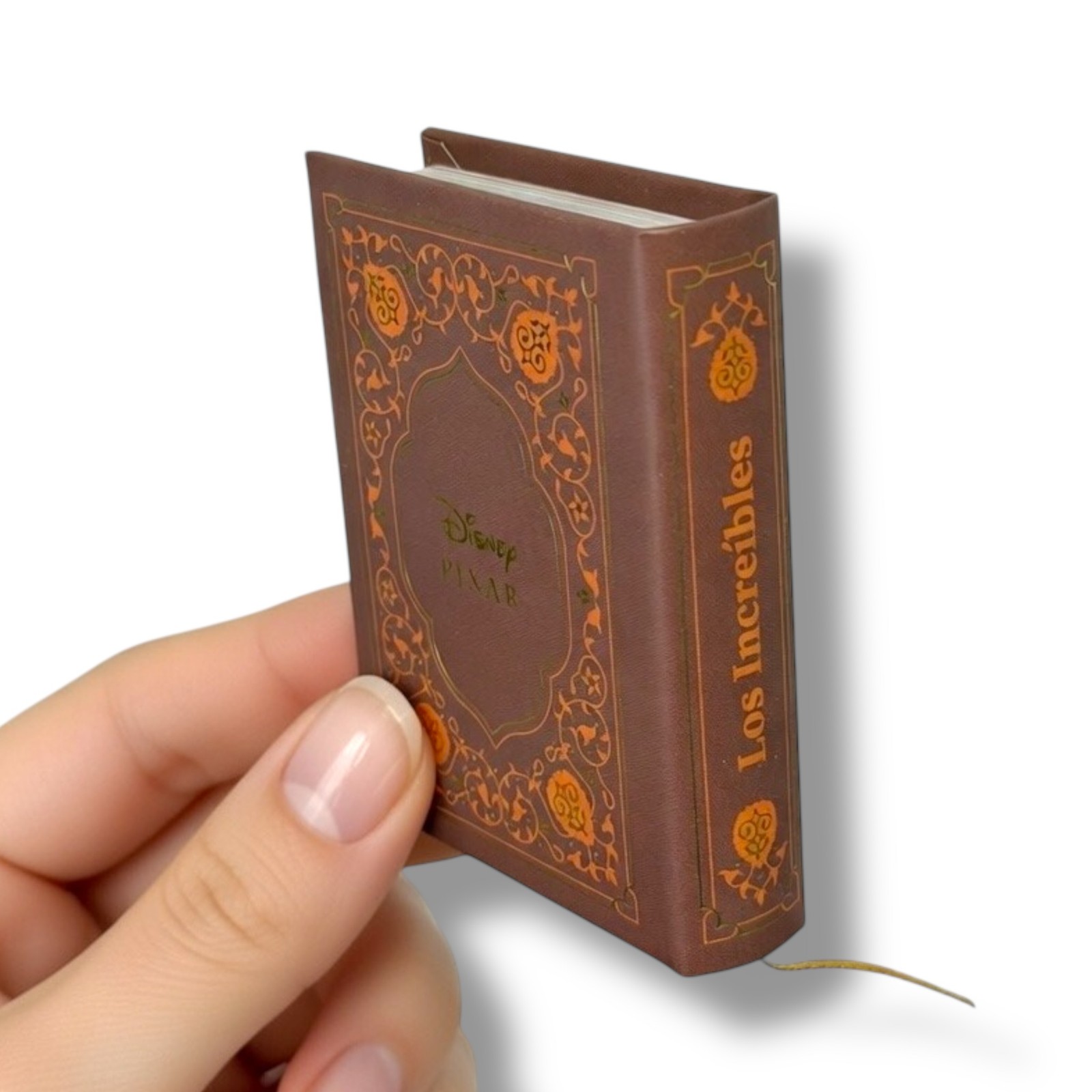 Los increíbles Mini Book with slipcase, hardcover 190 pages color illustrated