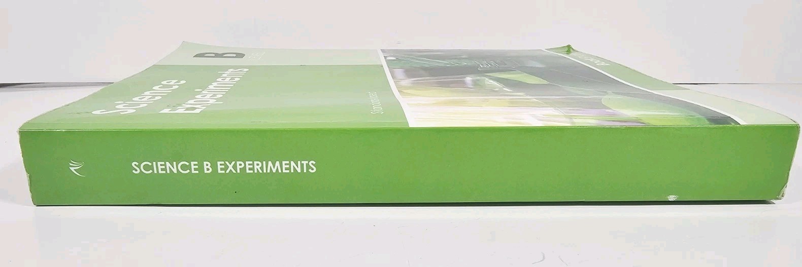 Book Shark SCIENCE EXPERIMENTS LEVEL B, Standards Based 2021 softcover Very Good