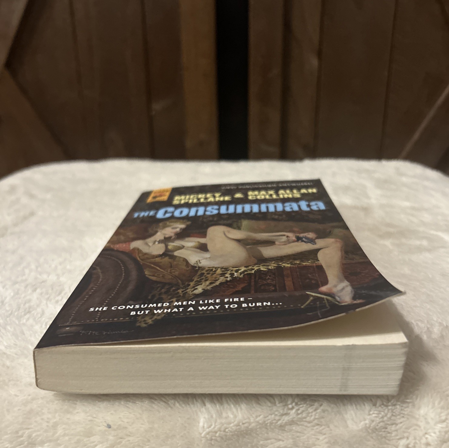 Consummata, 2011 Paperback Mickey Spillane READ ONCE Hard Case Crime +bonus MMPB