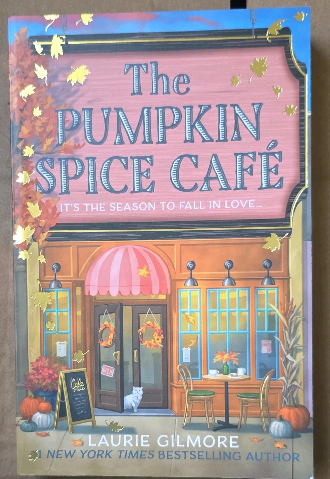 Laurie Gilmore The Cinnamon Bun Book Store Paperback Romance Novel Illustrated