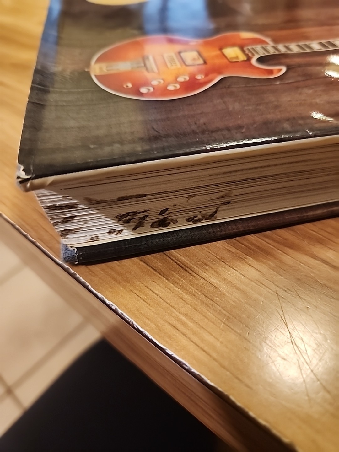 Guitar Book : A Handbook for Electric and Acoustic Guitarists by Tom Wheeler…