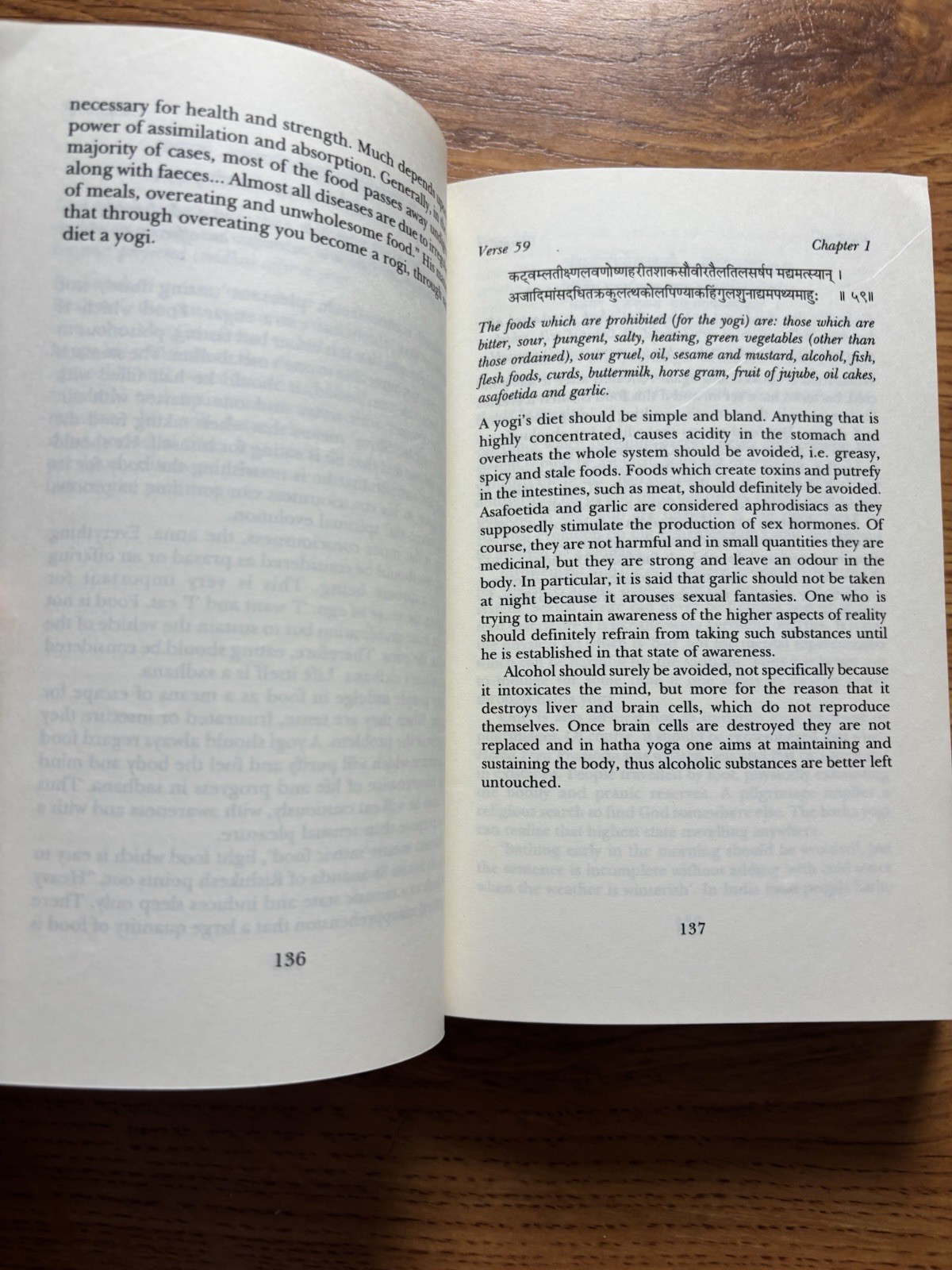 HATHA YOGA PRADIPIKA – Paperback, by Swami Muktibodhananda Exercise Health