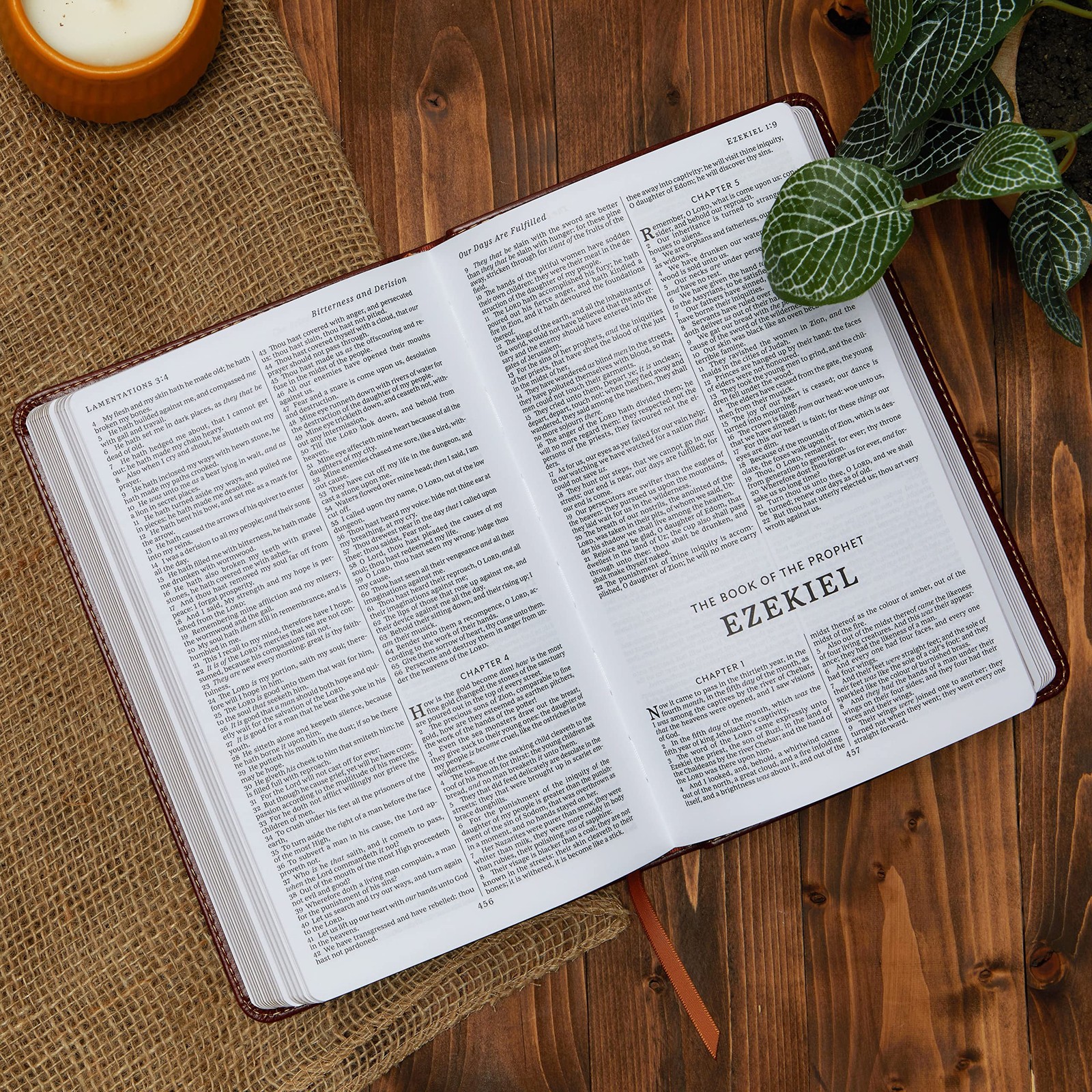 KJV Holy Bible: Gift and Award, Black Leather-Look, Red Letter, Comfort…
