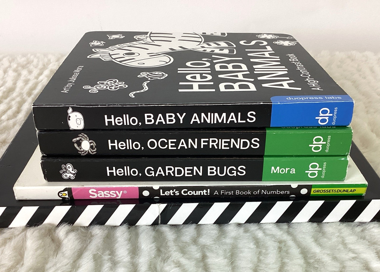 Lot of 6 High Contrast Black & White Baby Board Books Cards for Eye Development