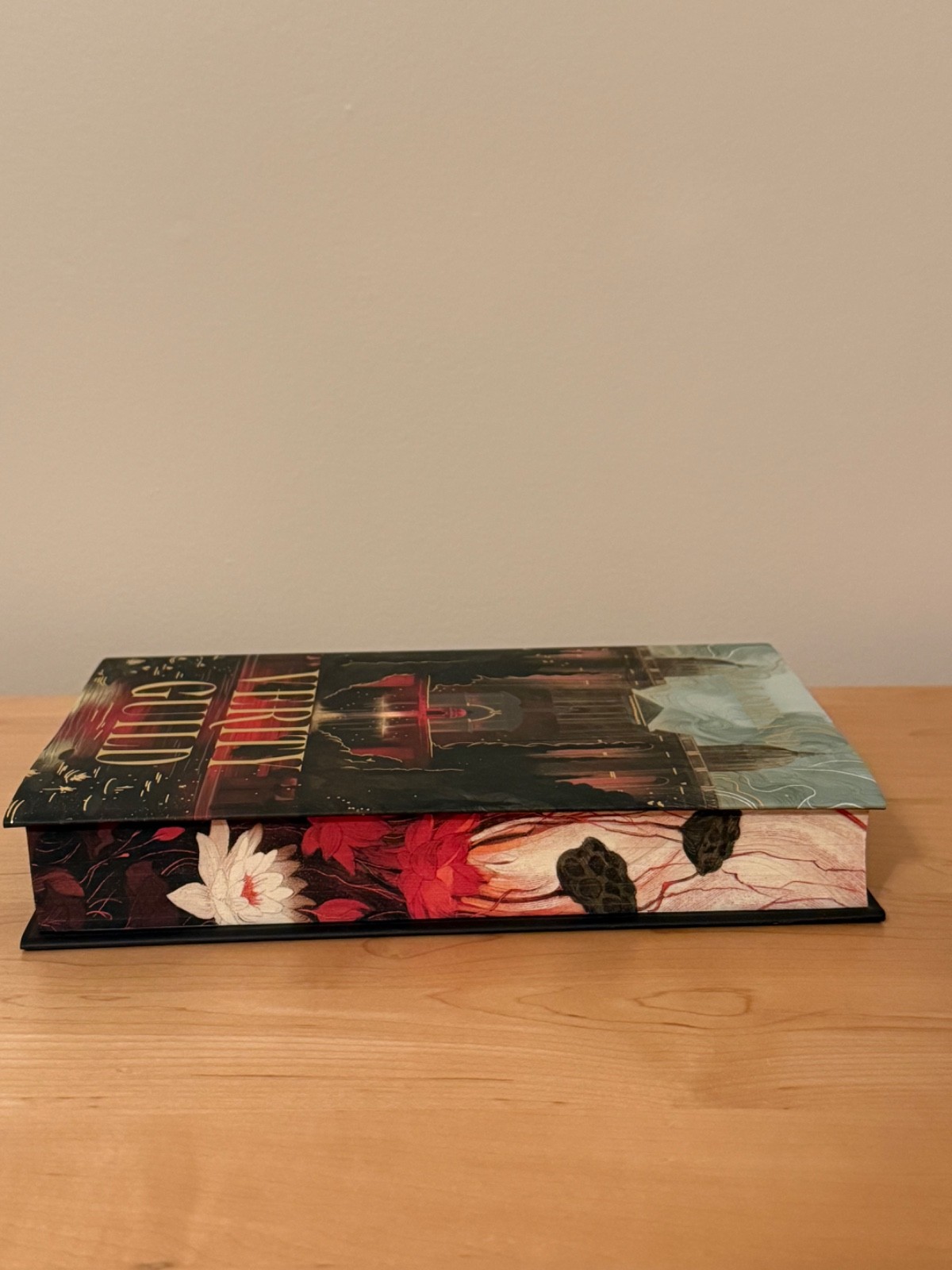 Fairyloot Edition of Verity Guild by Mai Corland (small indents see description)