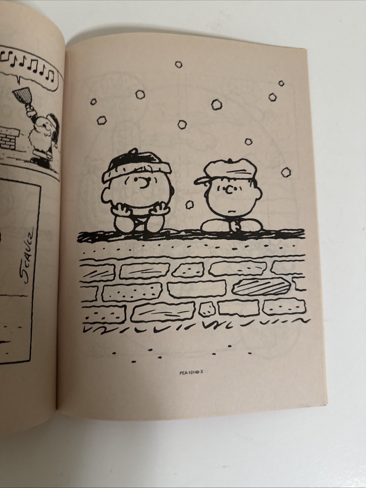 Peanuts Holiday Fun Coloring & Activity Book Snoopy Charlie Brown 30 pages 2003