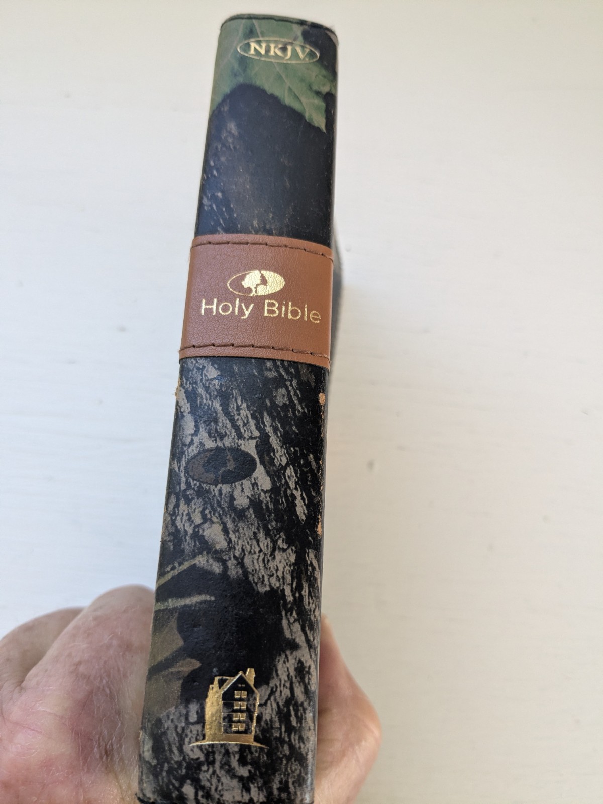 NKJV Compact Mossy Oak Camo Outdoors Bible LeatherSoft 1990