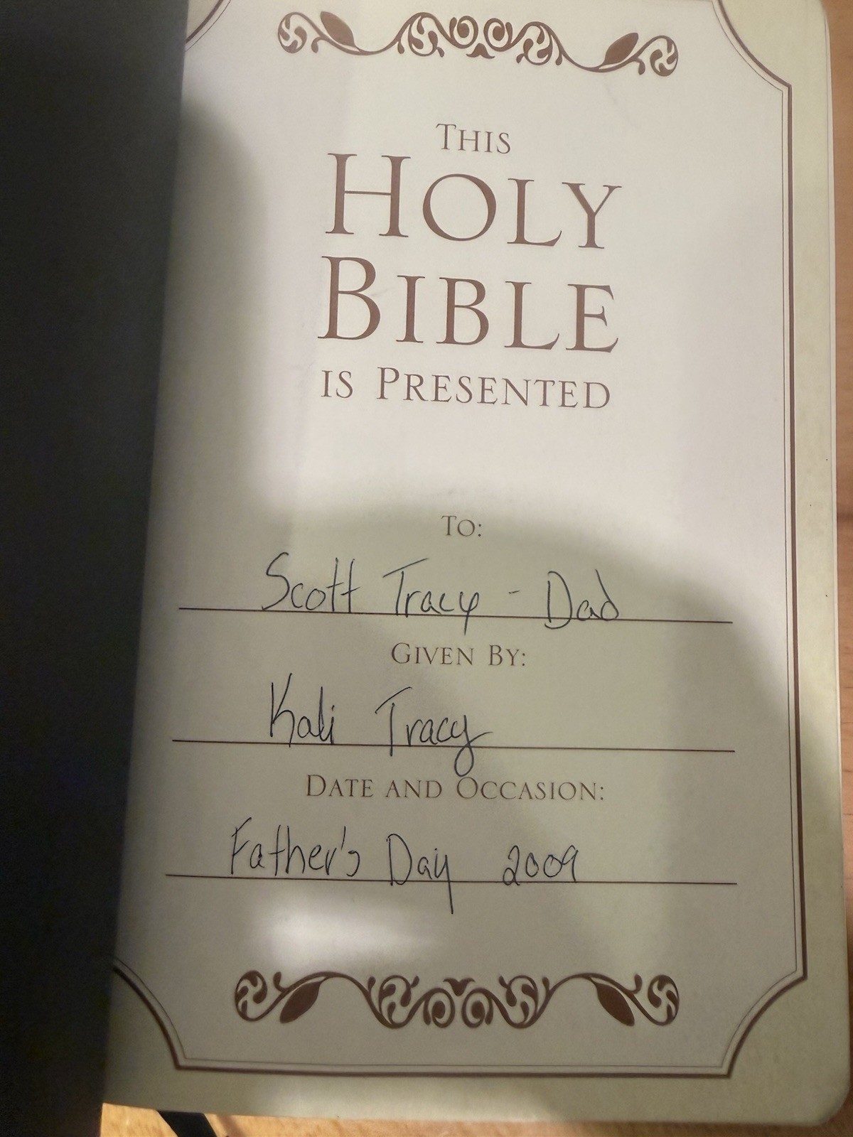 Holy Bible Old and New Testament NKJF Thomas Nelson Pre Owned View Pictures