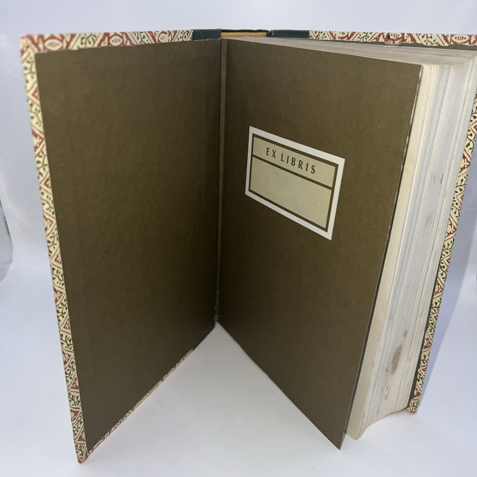 Vintage Readers Digest Condensed Books Lot Of 2 Shelf Decor Colorful 1975 1988