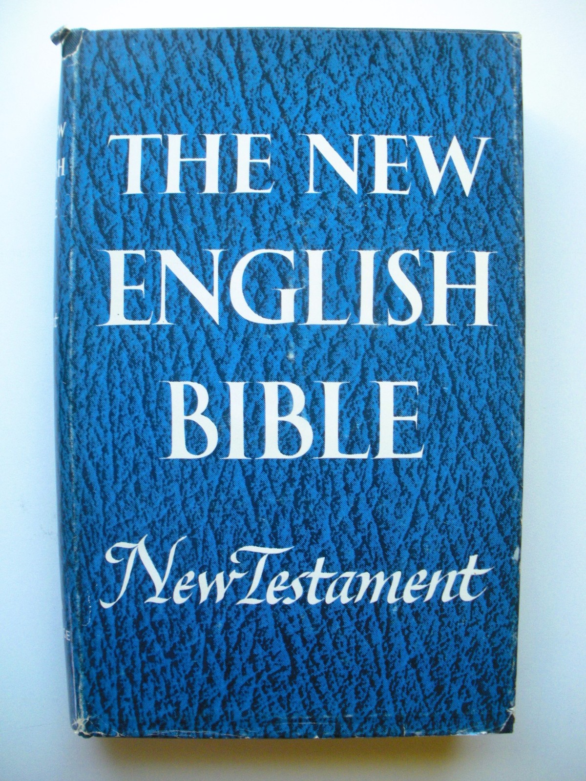 BIBLES & CHRISTIAN STUDY 9 Book Lot – Words of Jesus – The Message – Dictionary