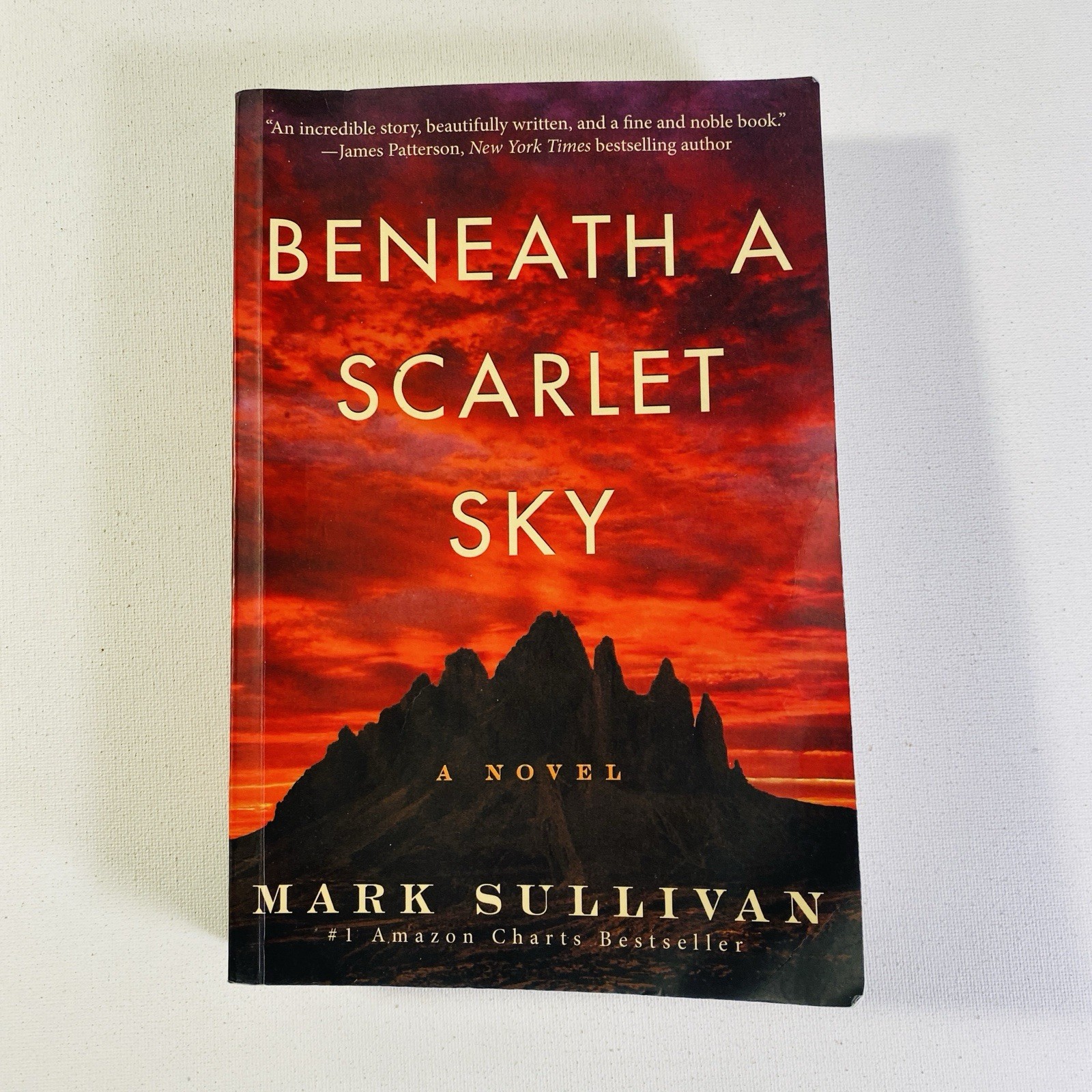 Beneath a Scarlet Sky : A Novel by Mark Sullivan 2017, Trade Paperback