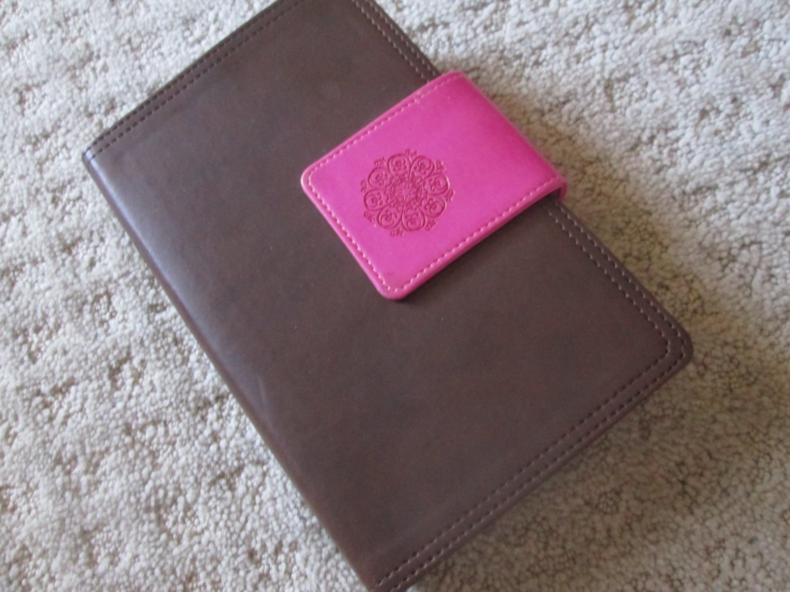 NIV Real-Life Devotional Bible Womens Pink Brown /Silver Edges Zondervan Leather
